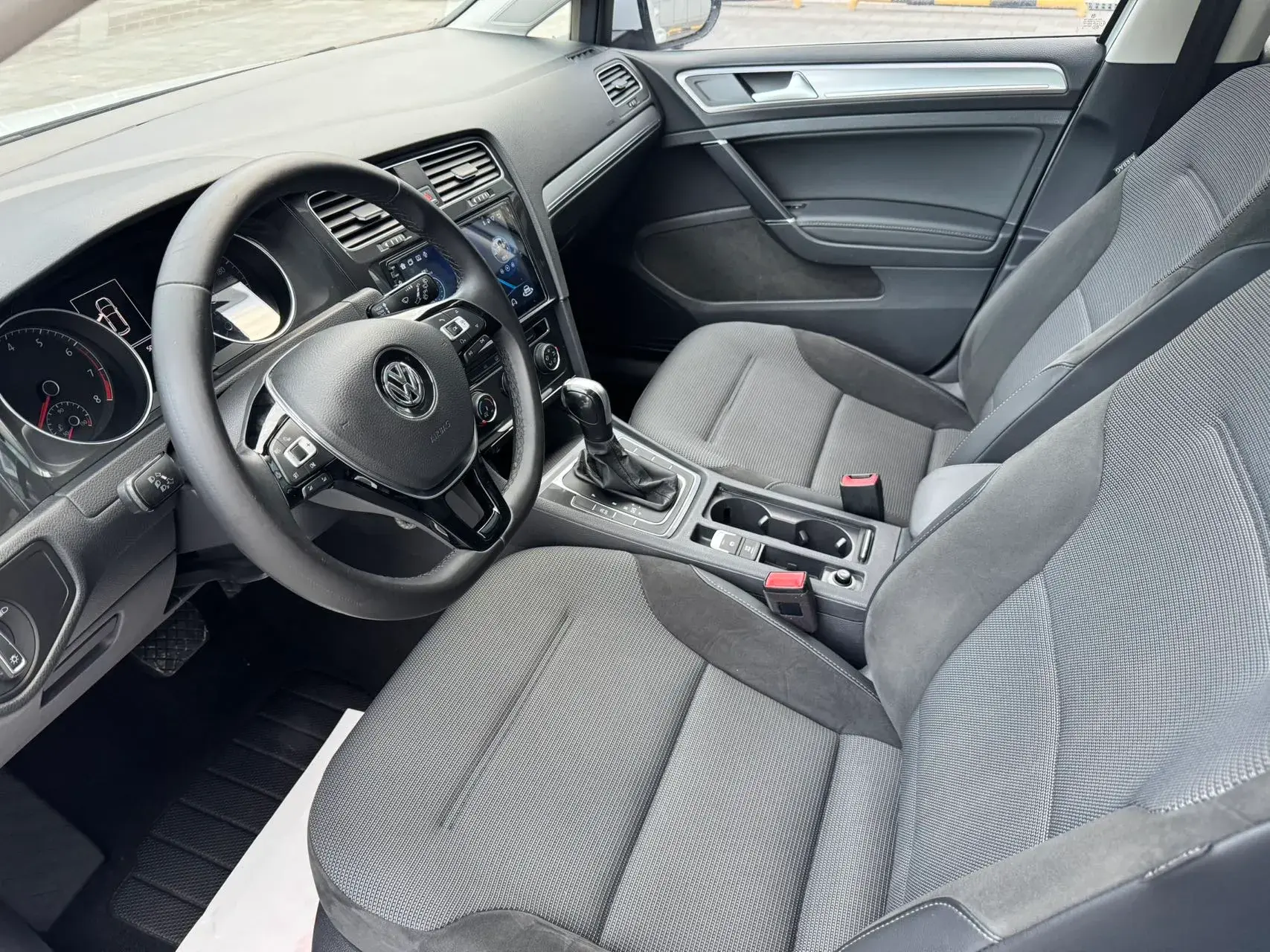 2018 VOLKSWAGEN GOLF thumbnail 4