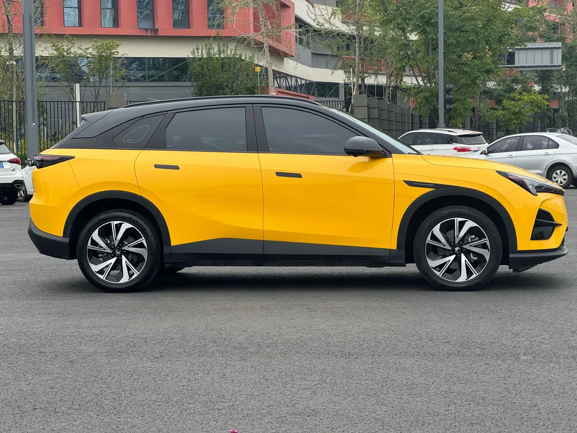 2024 ARCFOX ΑT5 thumbnail 4