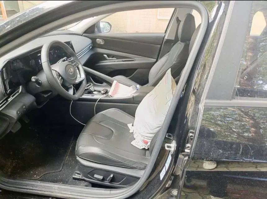 2022 HYUNDAI ELANTRA thumbnail 3