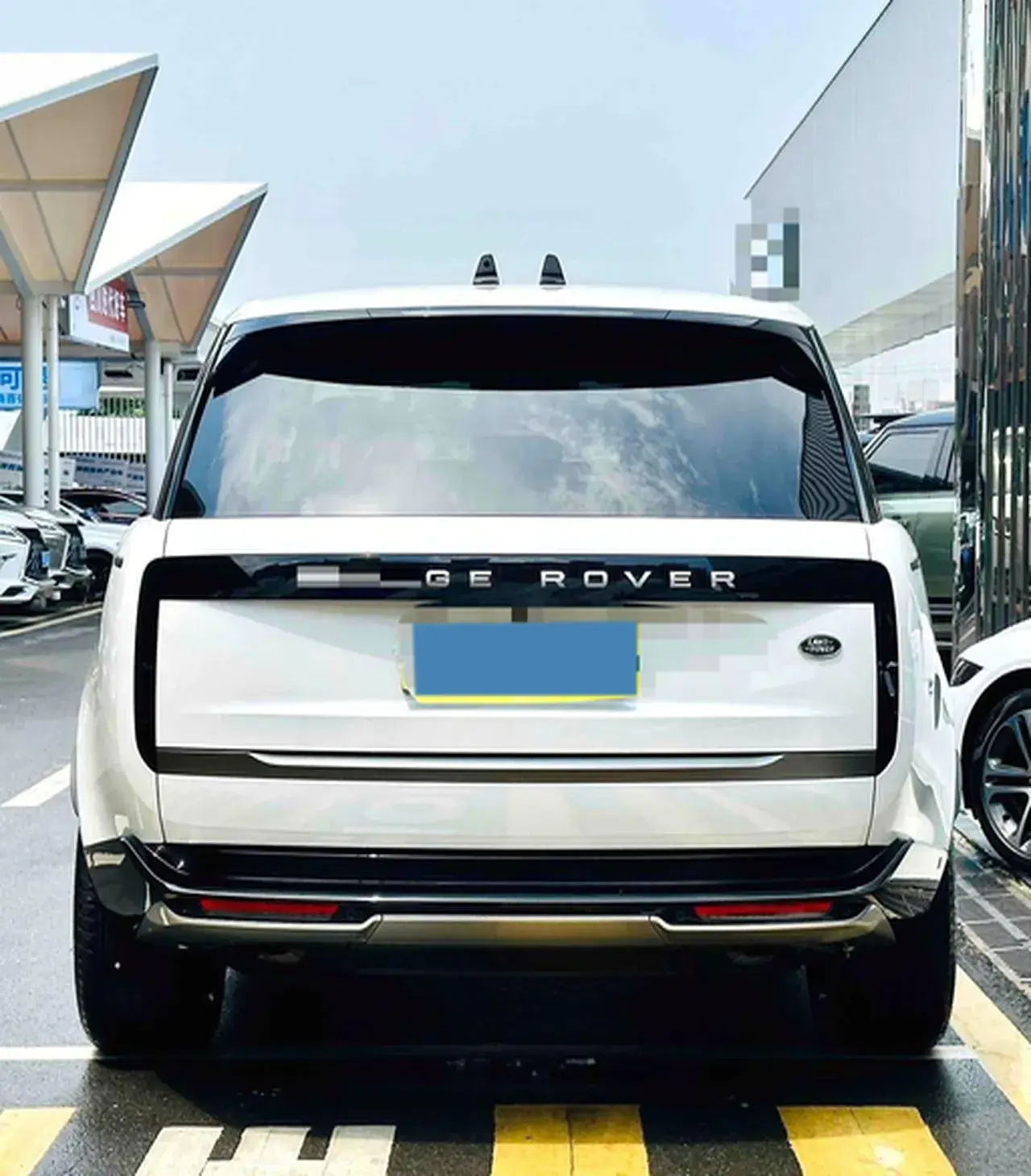 2022 LAND ROVER thumbnail 3