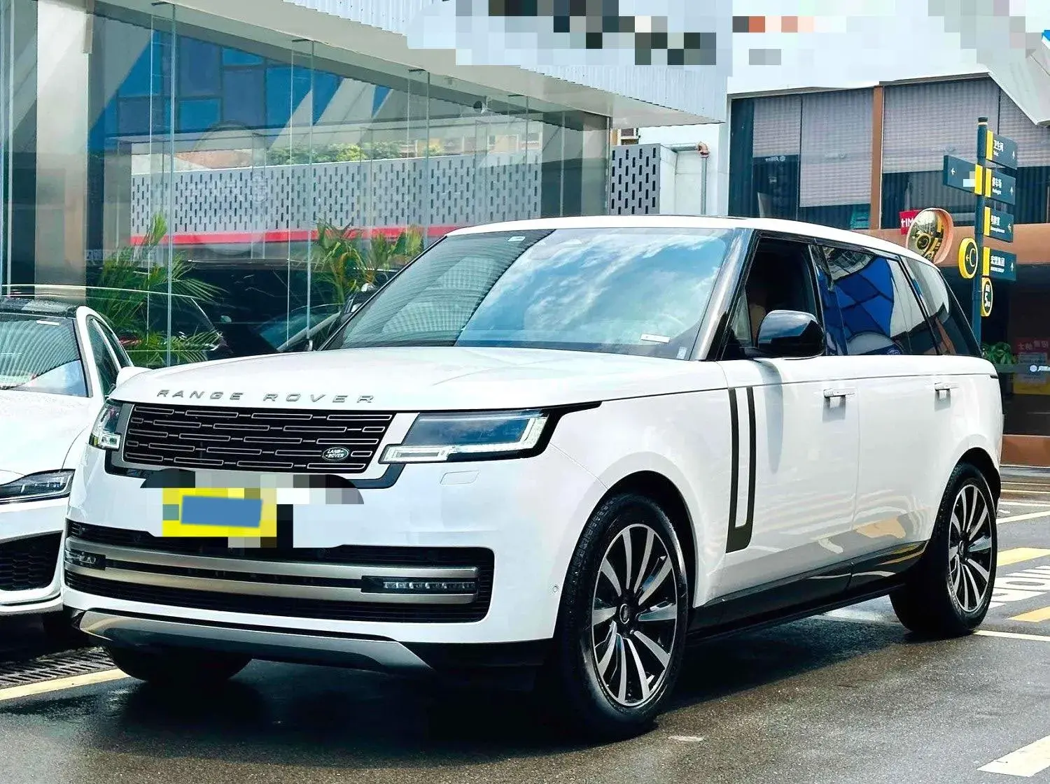 2022 LAND ROVER view 1