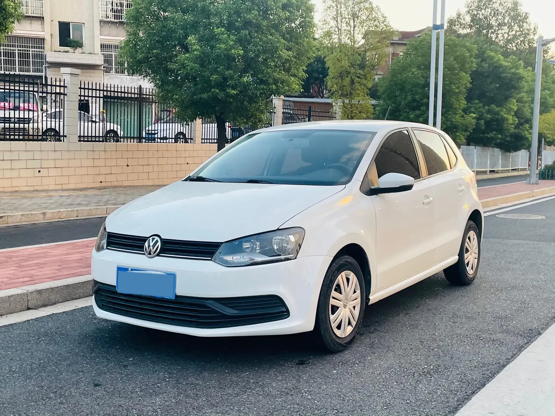 2018 VOLKSWAGEN POLO view 1