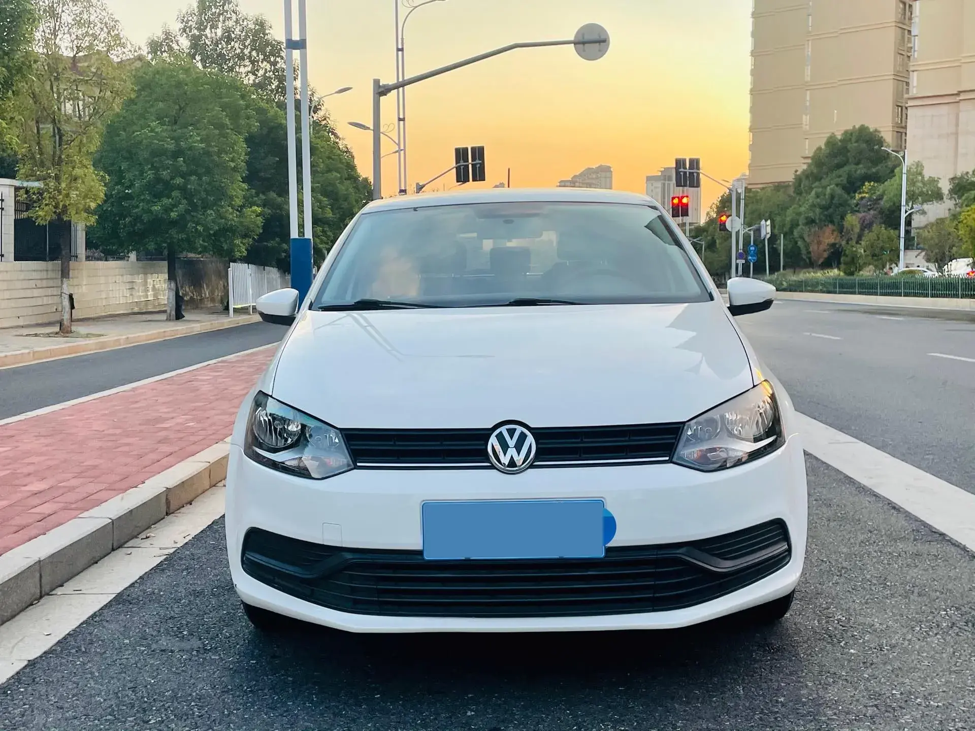 2018 VOLKSWAGEN POLO thumbnail 2
