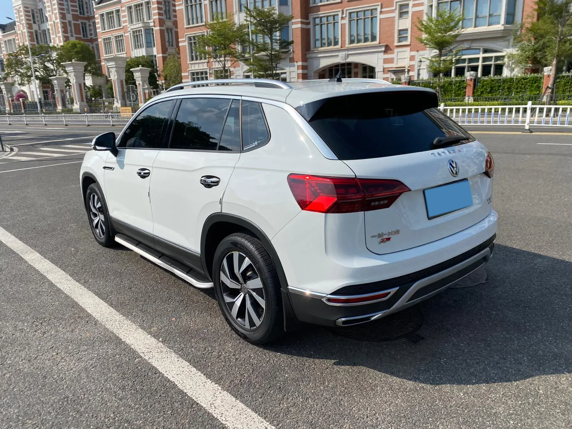 2019 VOLKSWAGEN TAYRON thumbnail 4