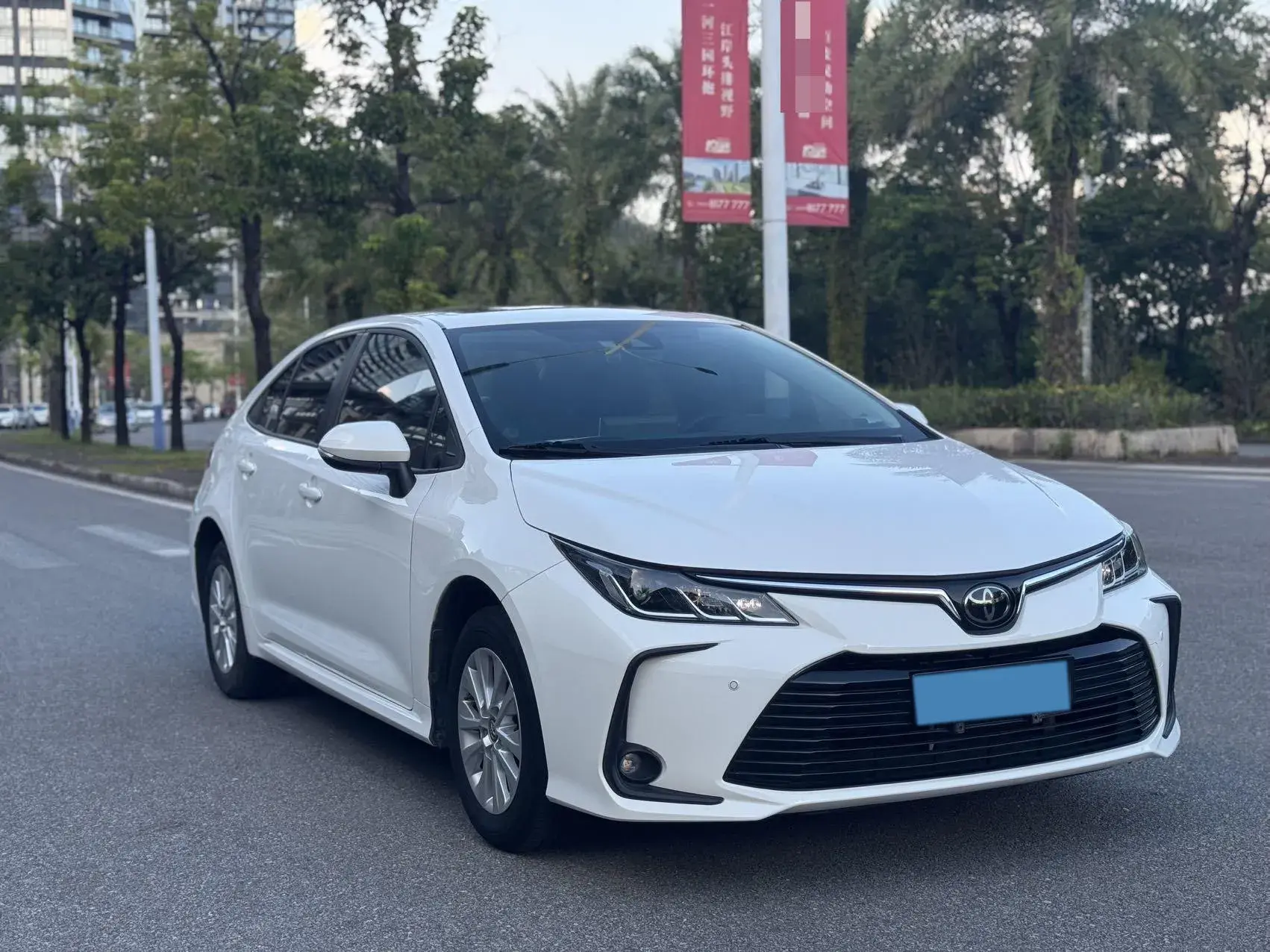 2019 TOYOTA COROLLA thumbnail 3