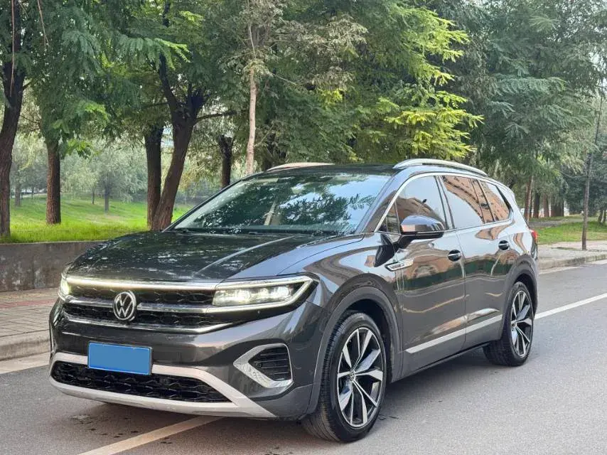 2022 VOLKSWAGEN TALAGON view 1