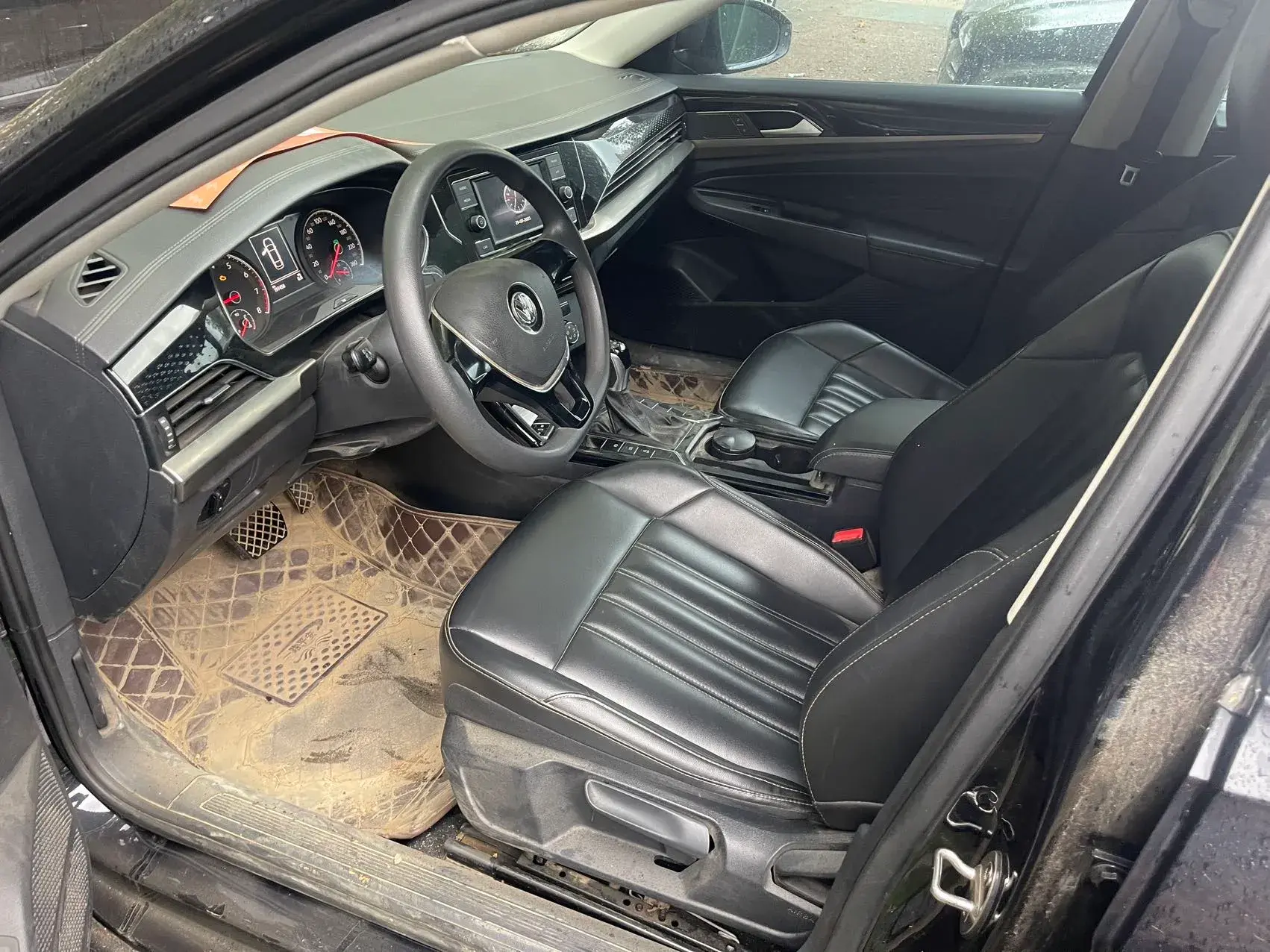 2019 VOLKSWAGEN PASSAT thumbnail 3