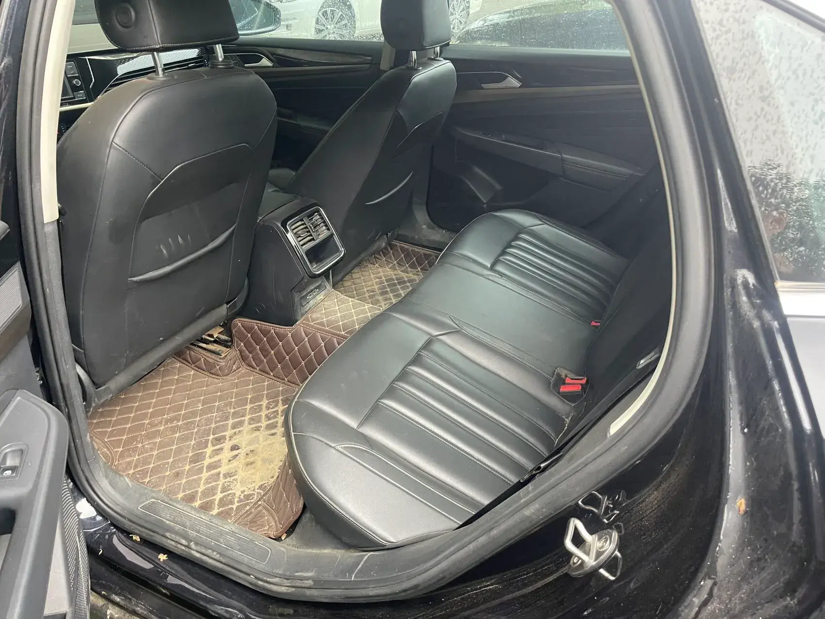 2019 VOLKSWAGEN PASSAT thumbnail 4