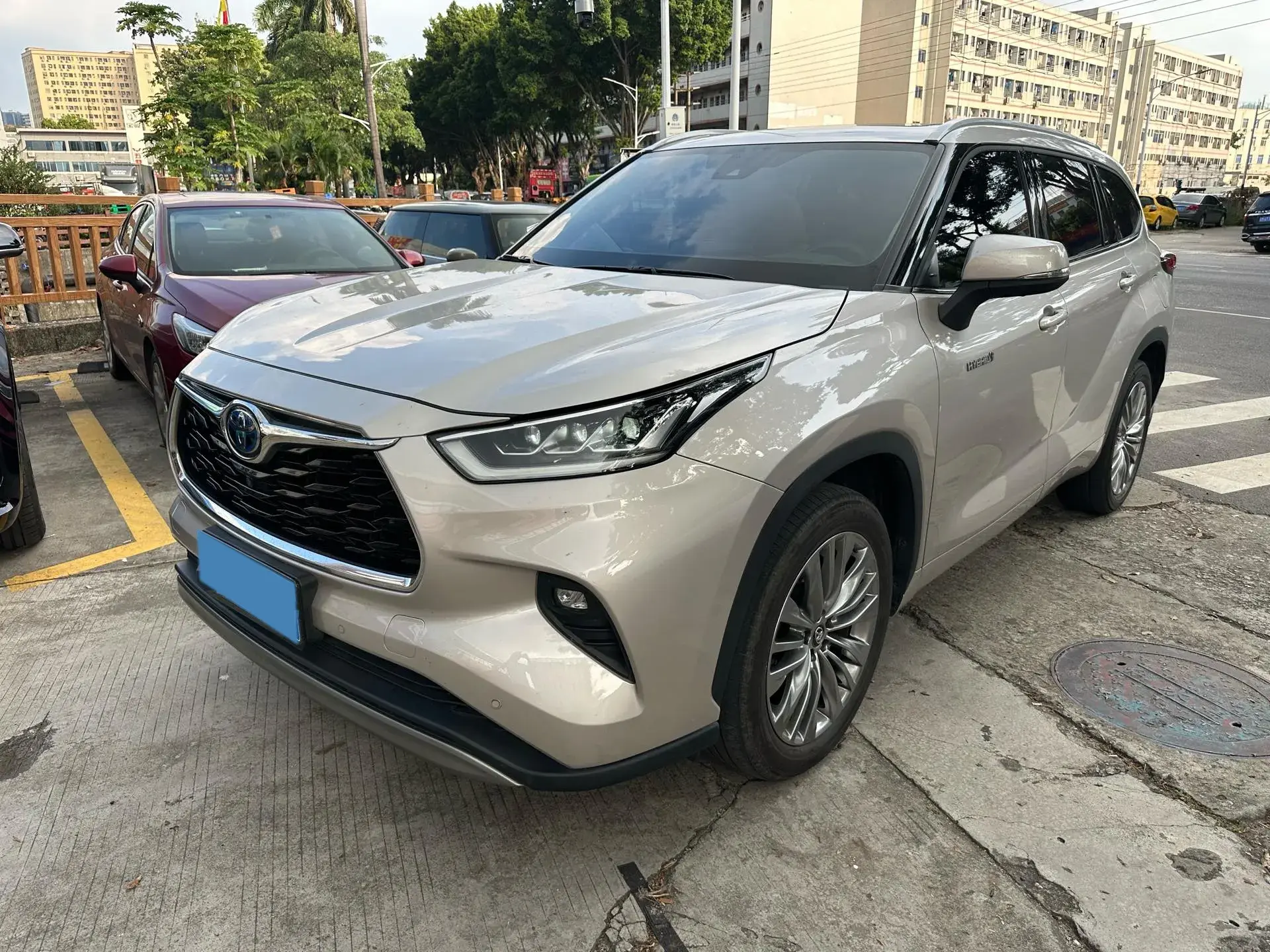 2022 TOYOTA HIGHLANDER view 1