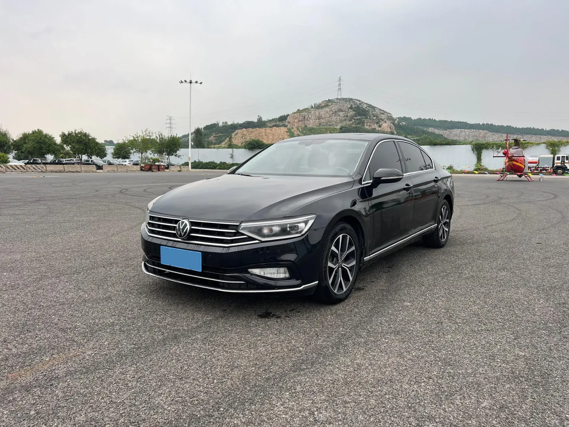 2021 VOLKSWAGEN MAGOTAN view 1