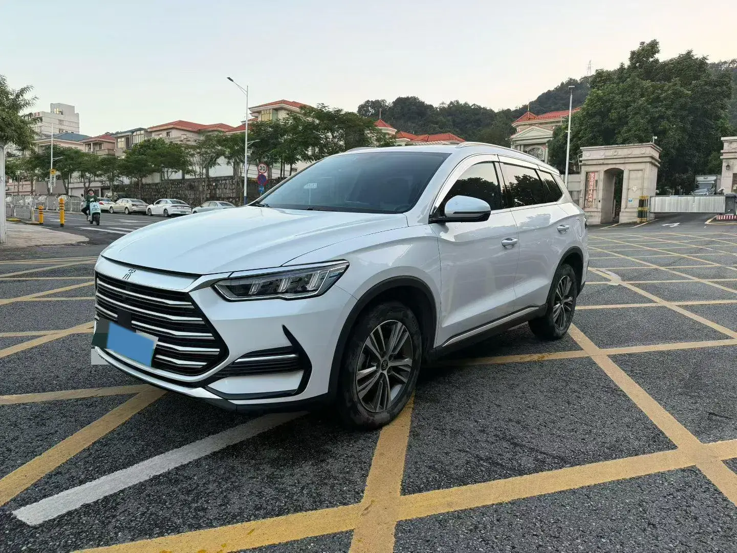 2022 BYD SONG view 1