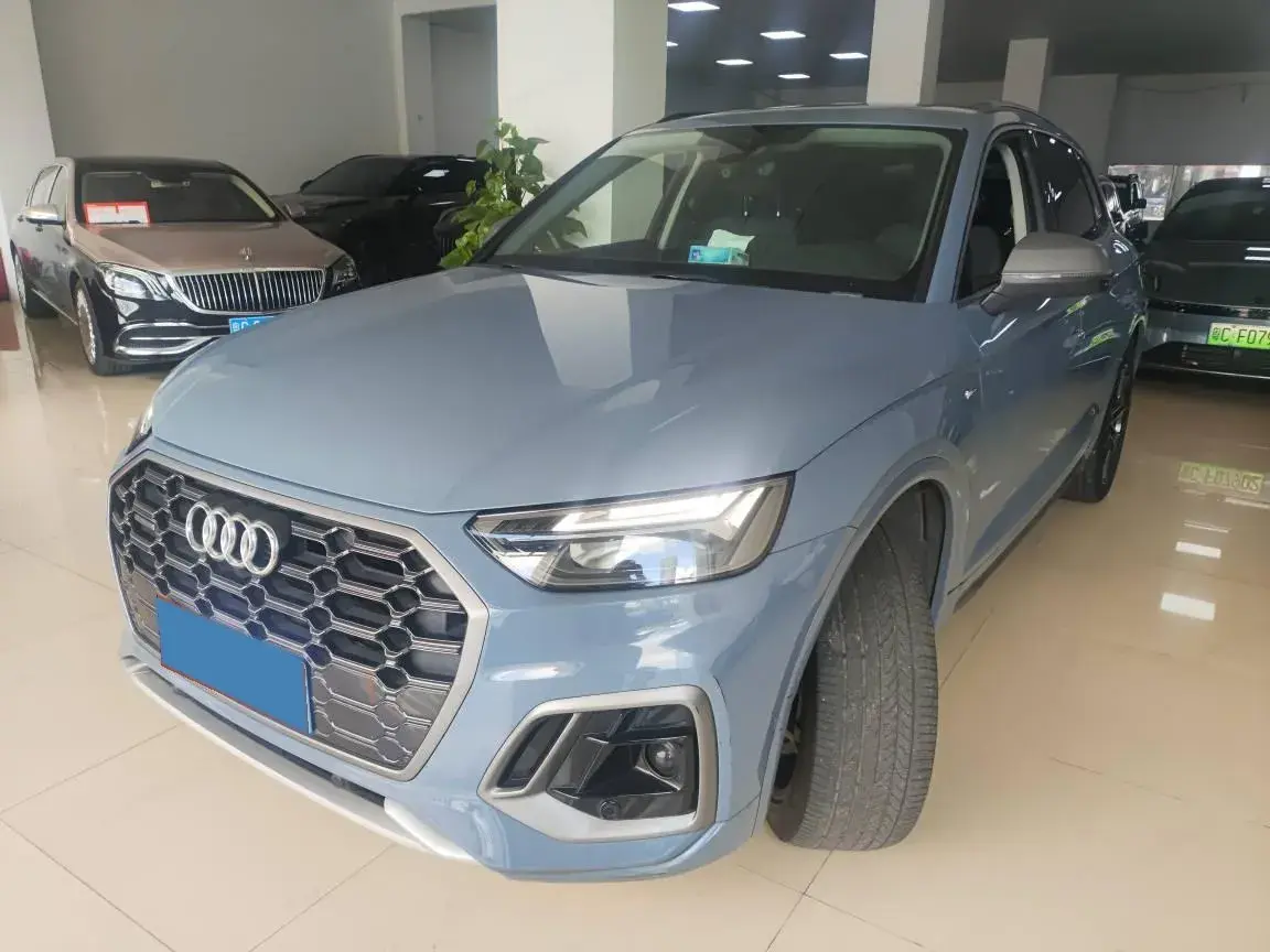 2022 AUDI Q5L view 1