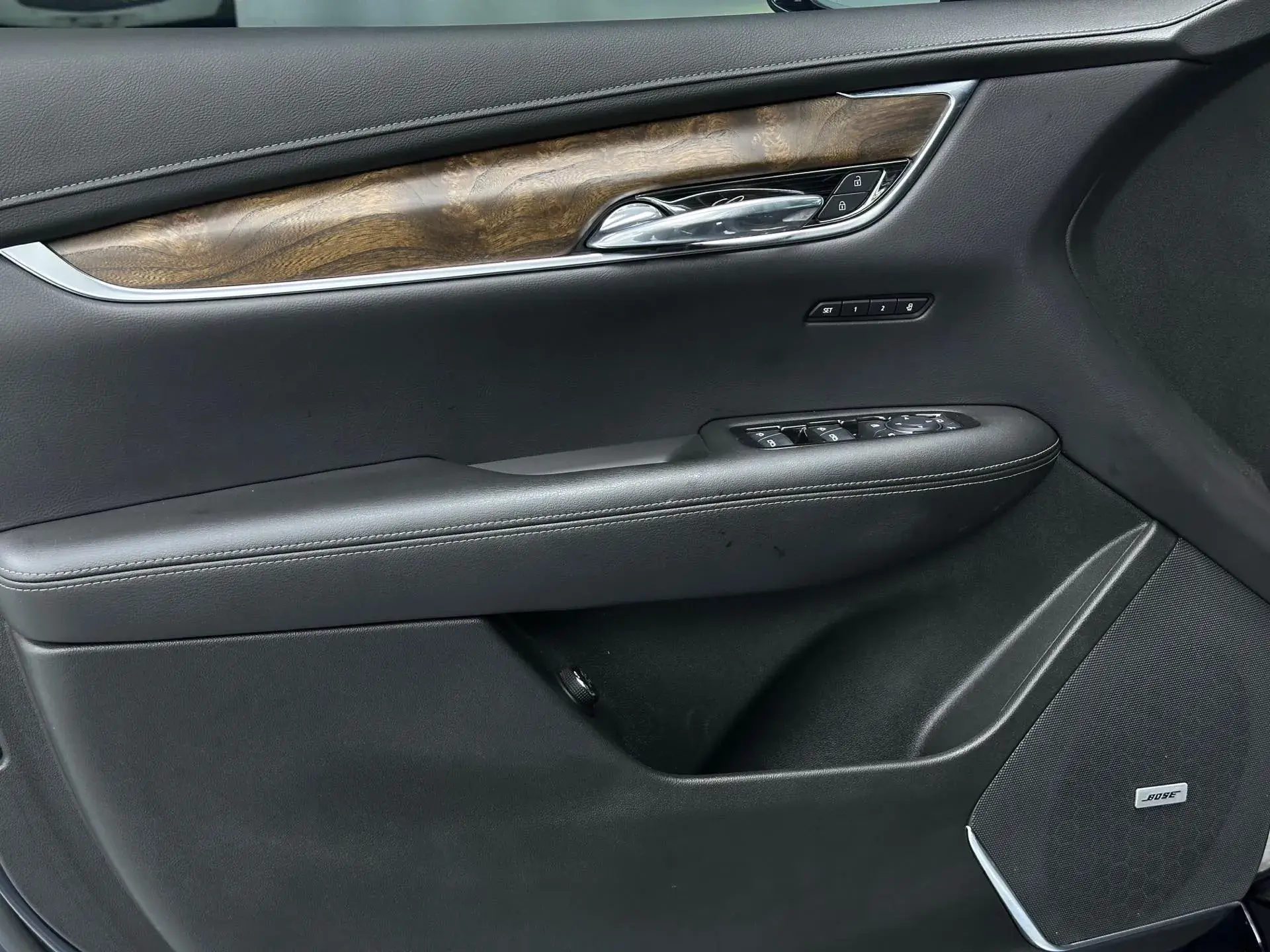 2021 CADILLAC XT5 thumbnail 4