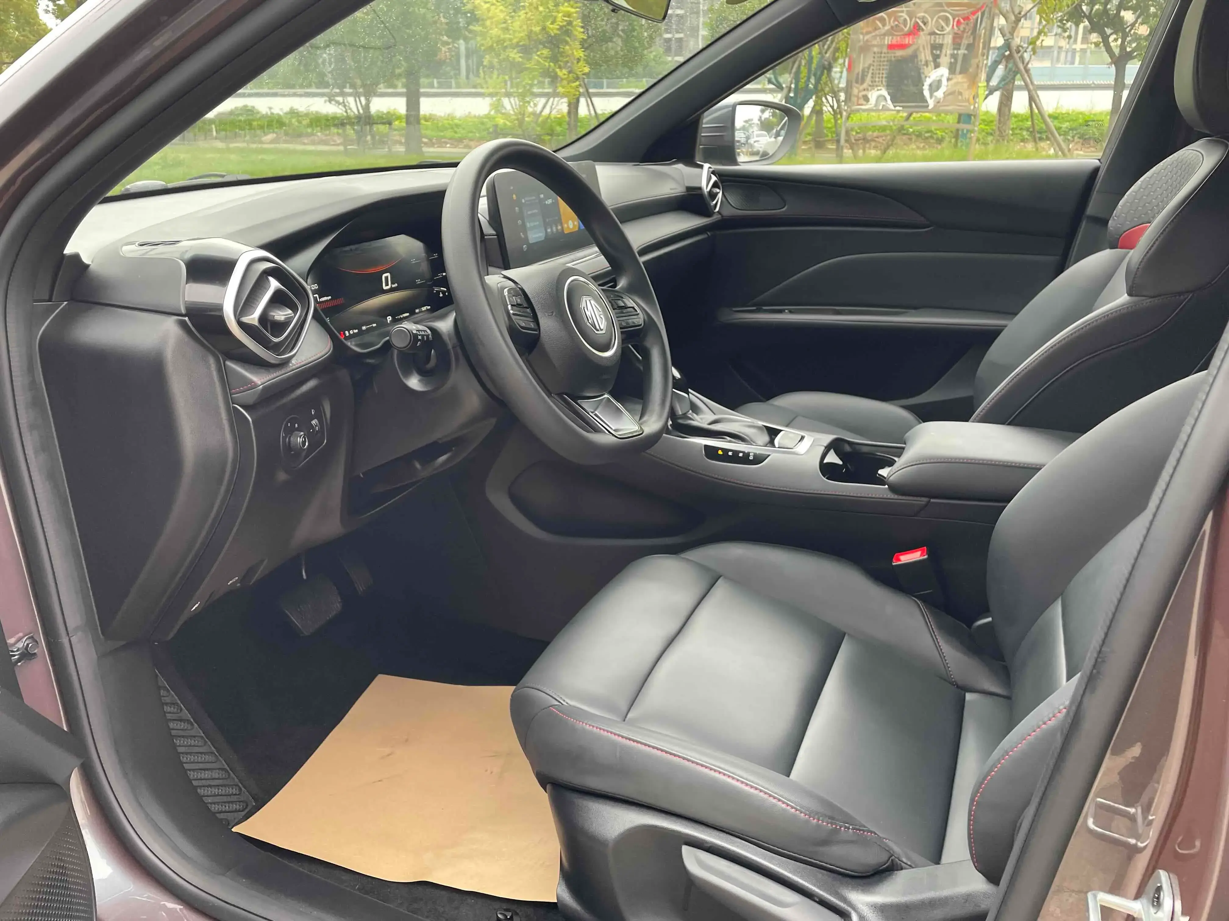 2025 MG 5 thumbnail 4