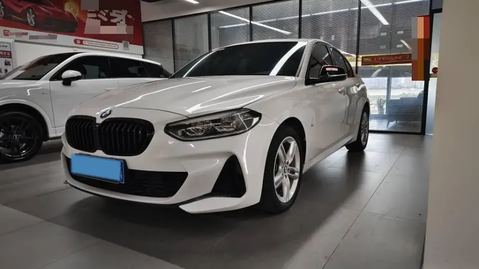 2023 BMW 1 view 1
