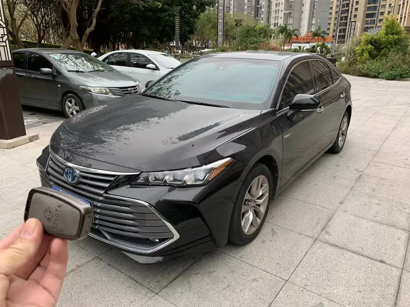 2019 TOYOTA AVALON view 1