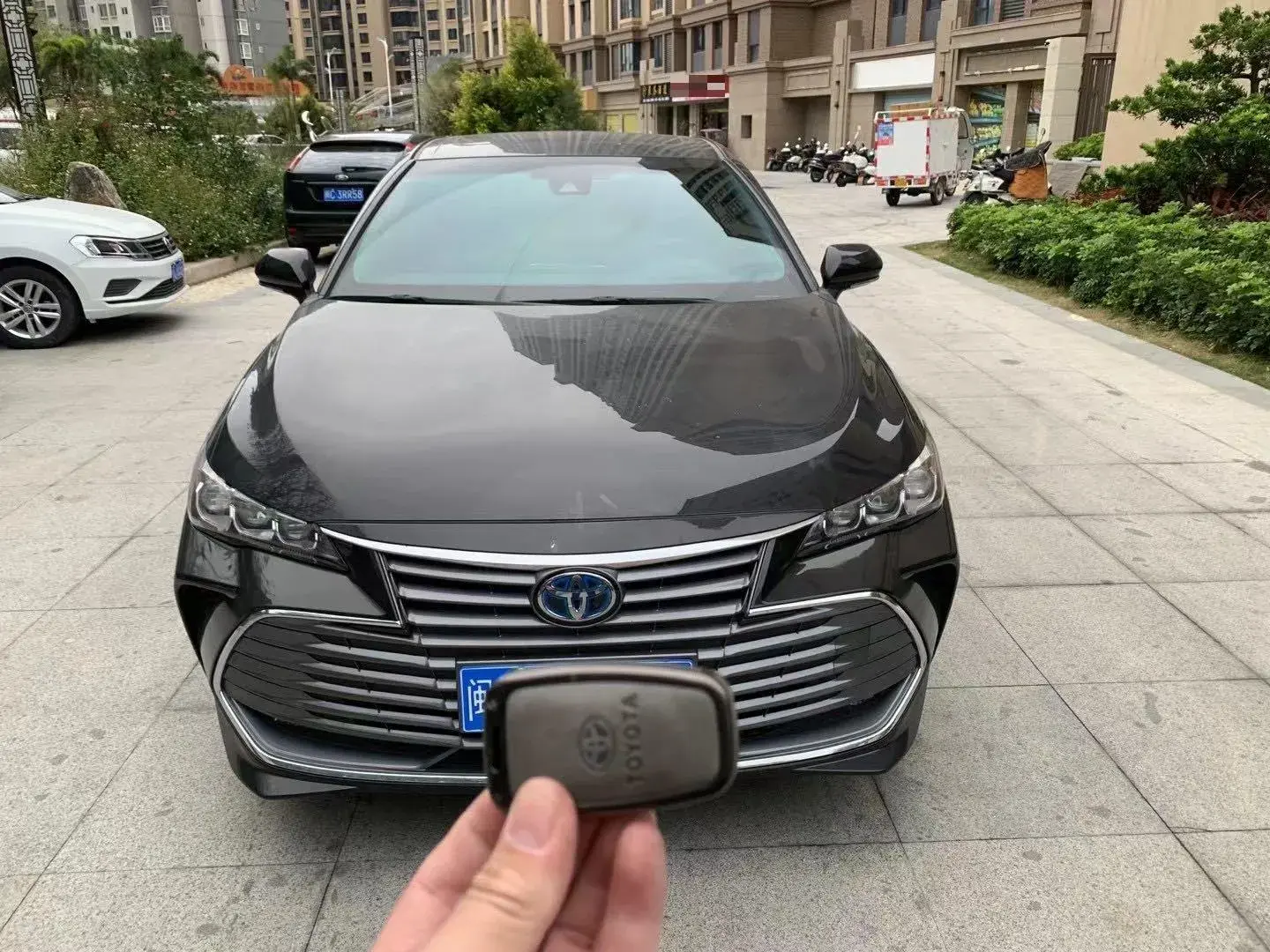 2019 TOYOTA AVALON thumbnail 2
