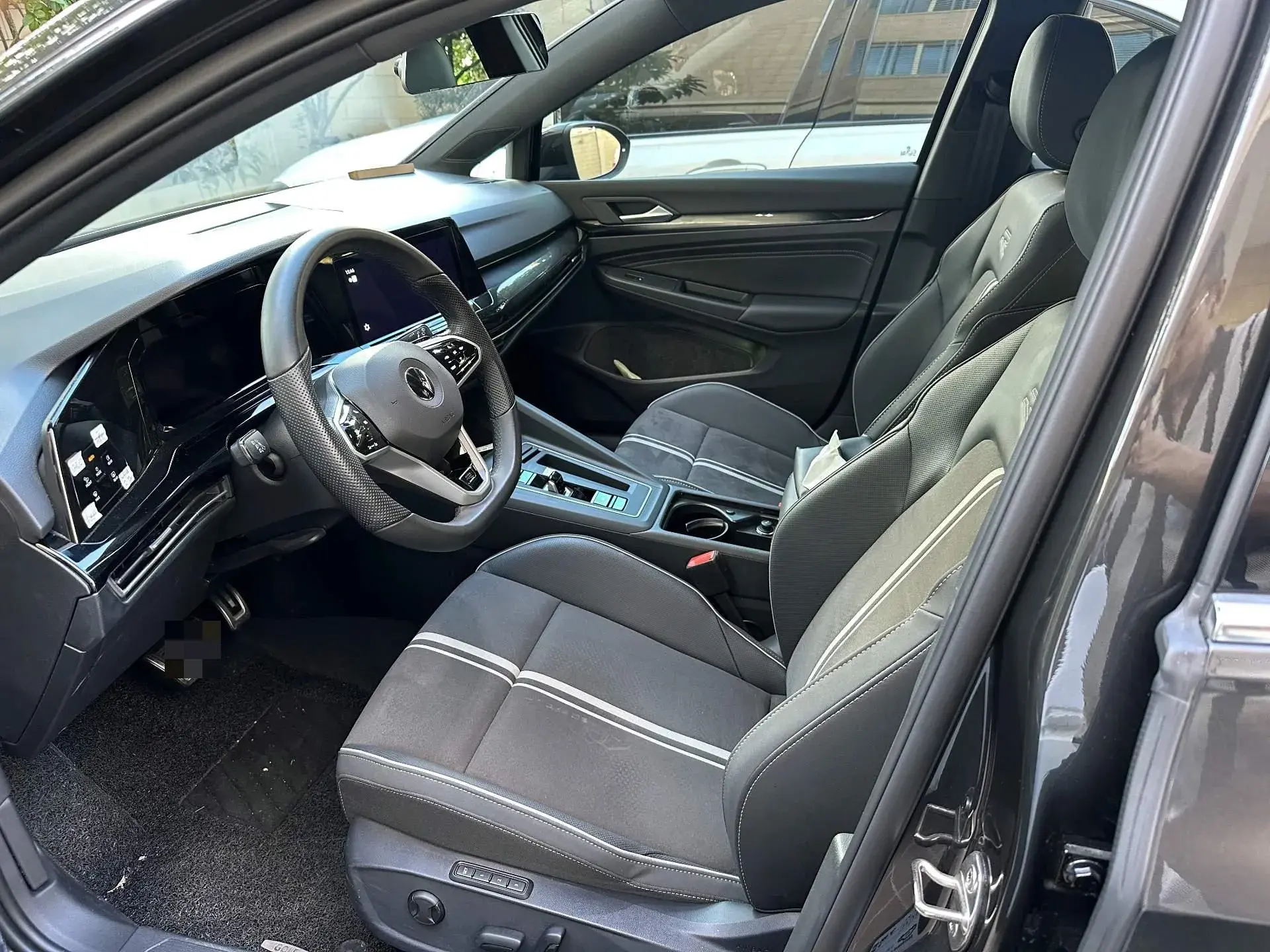 2023 VOLKSWAGEN GOLF thumbnail 3