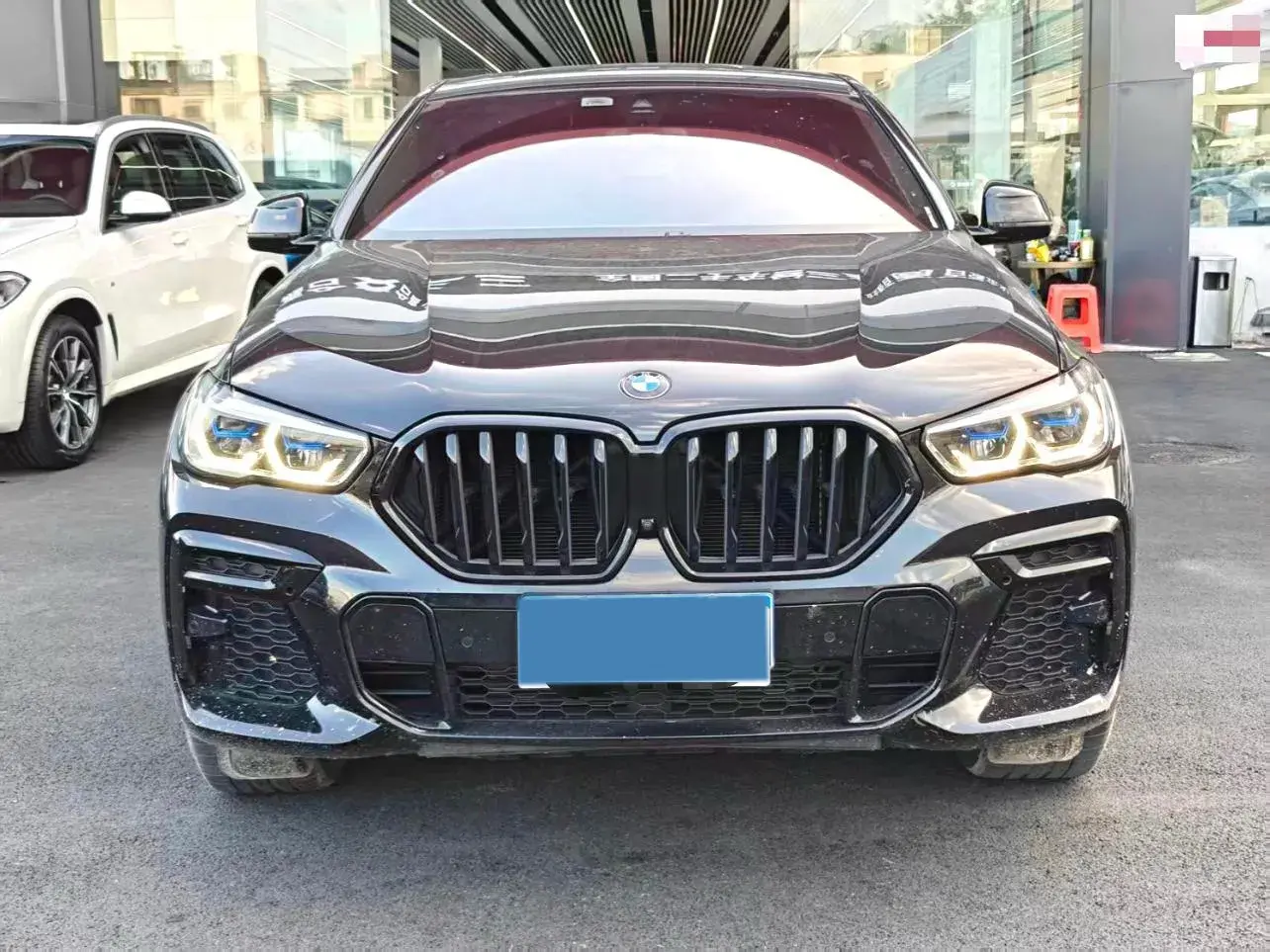 2022 BMW X6 thumbnail 2