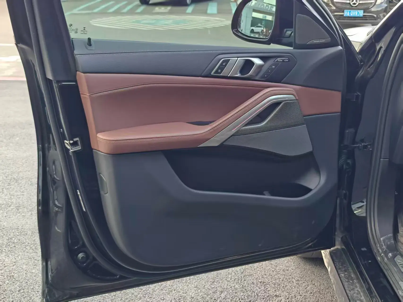 2022 BMW X6 thumbnail 3