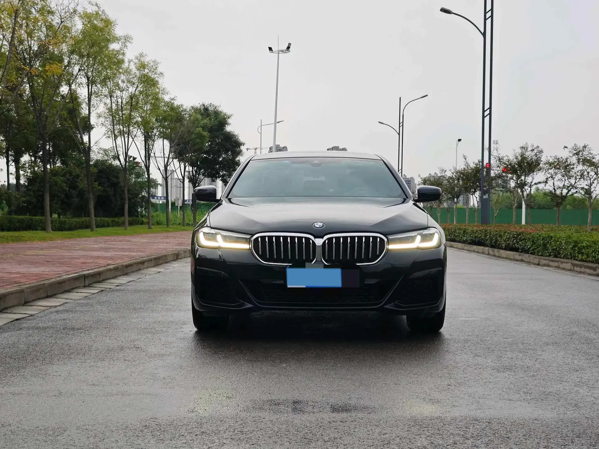 2022 BMW 5 thumbnail 4