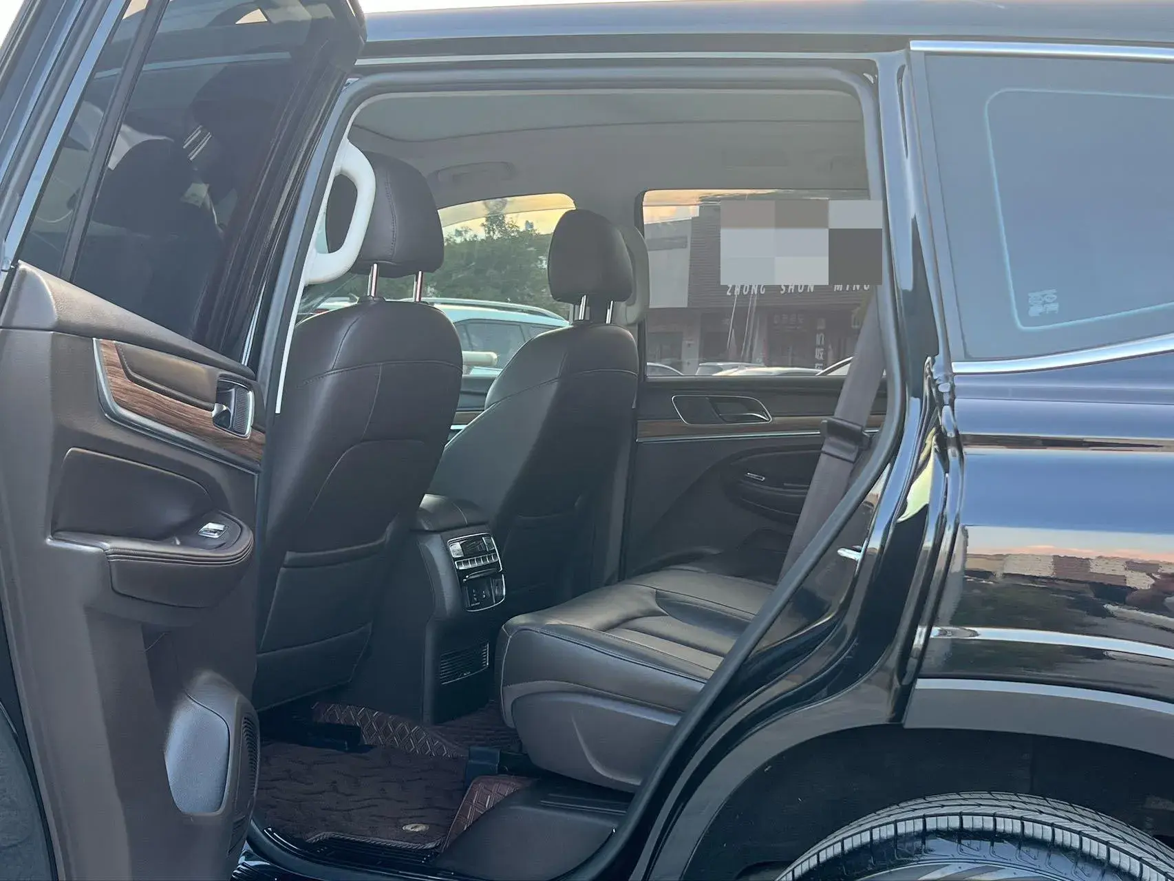 2018 ROEWE RX8 thumbnail 4