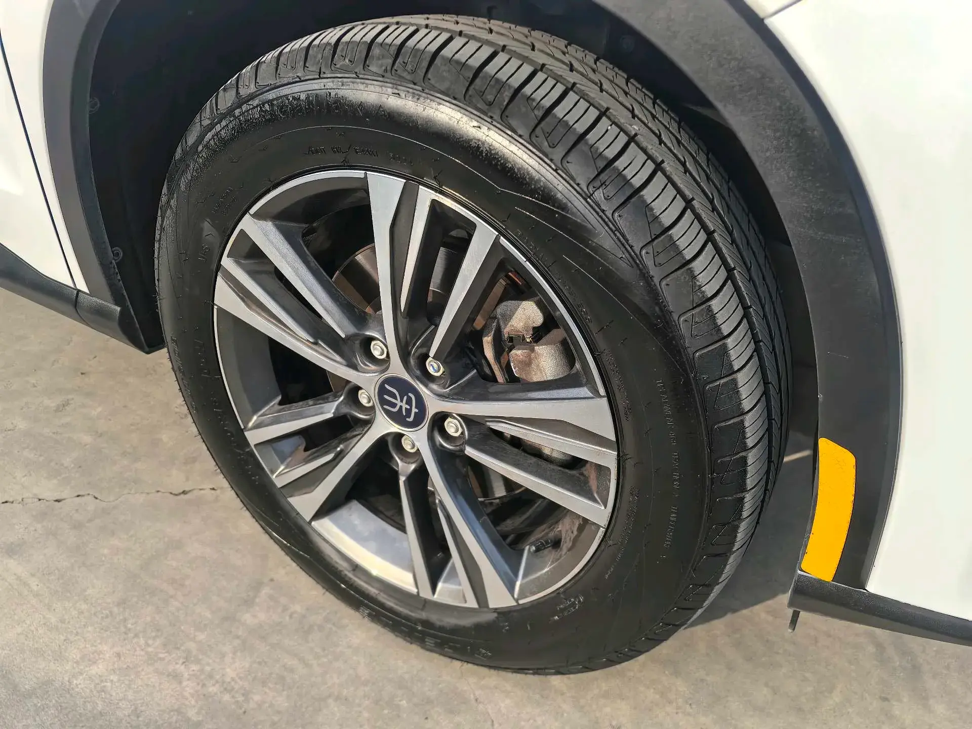 2019 BYD SONG thumbnail 4