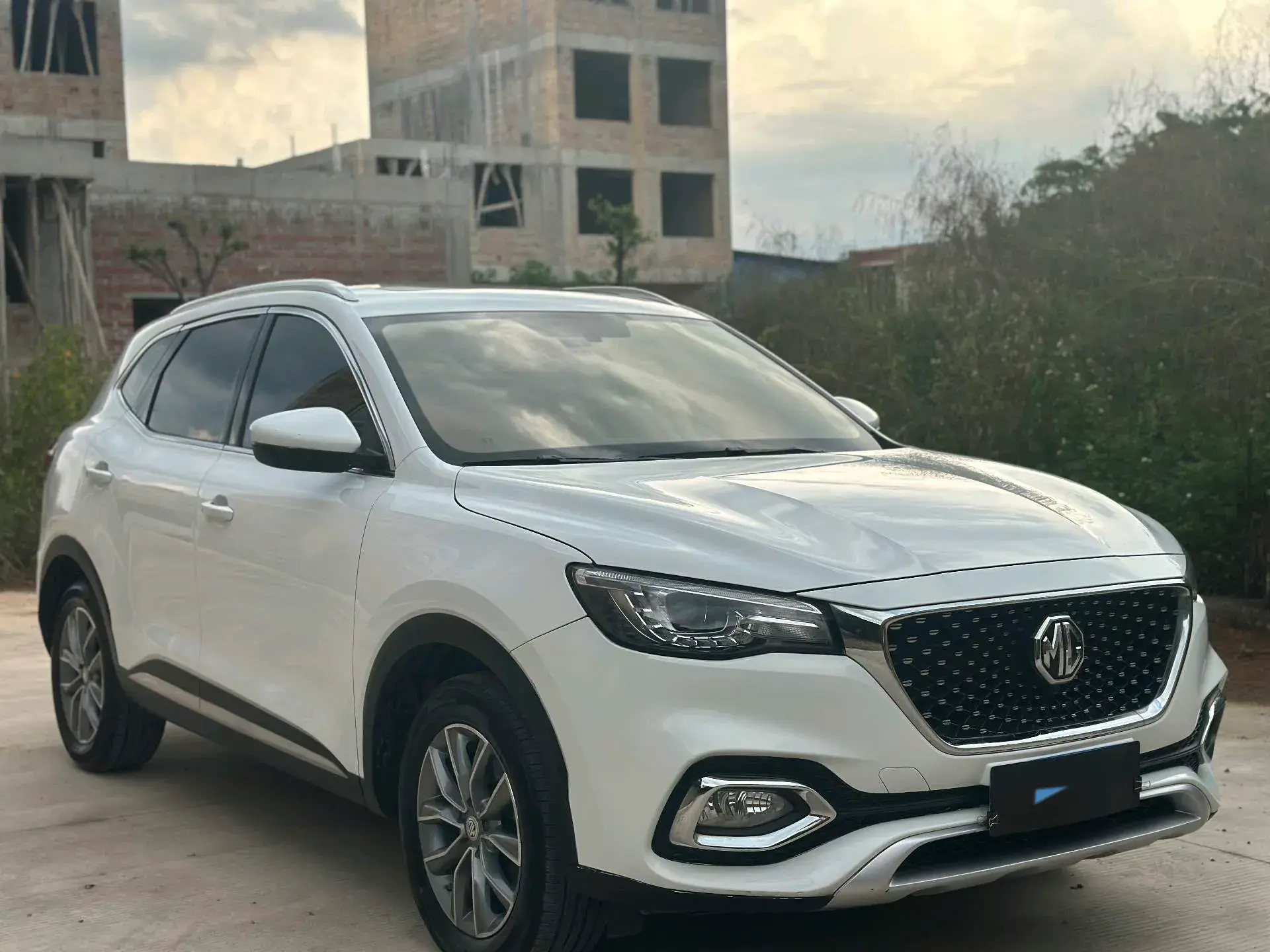 2018 MG HS thumbnail 2