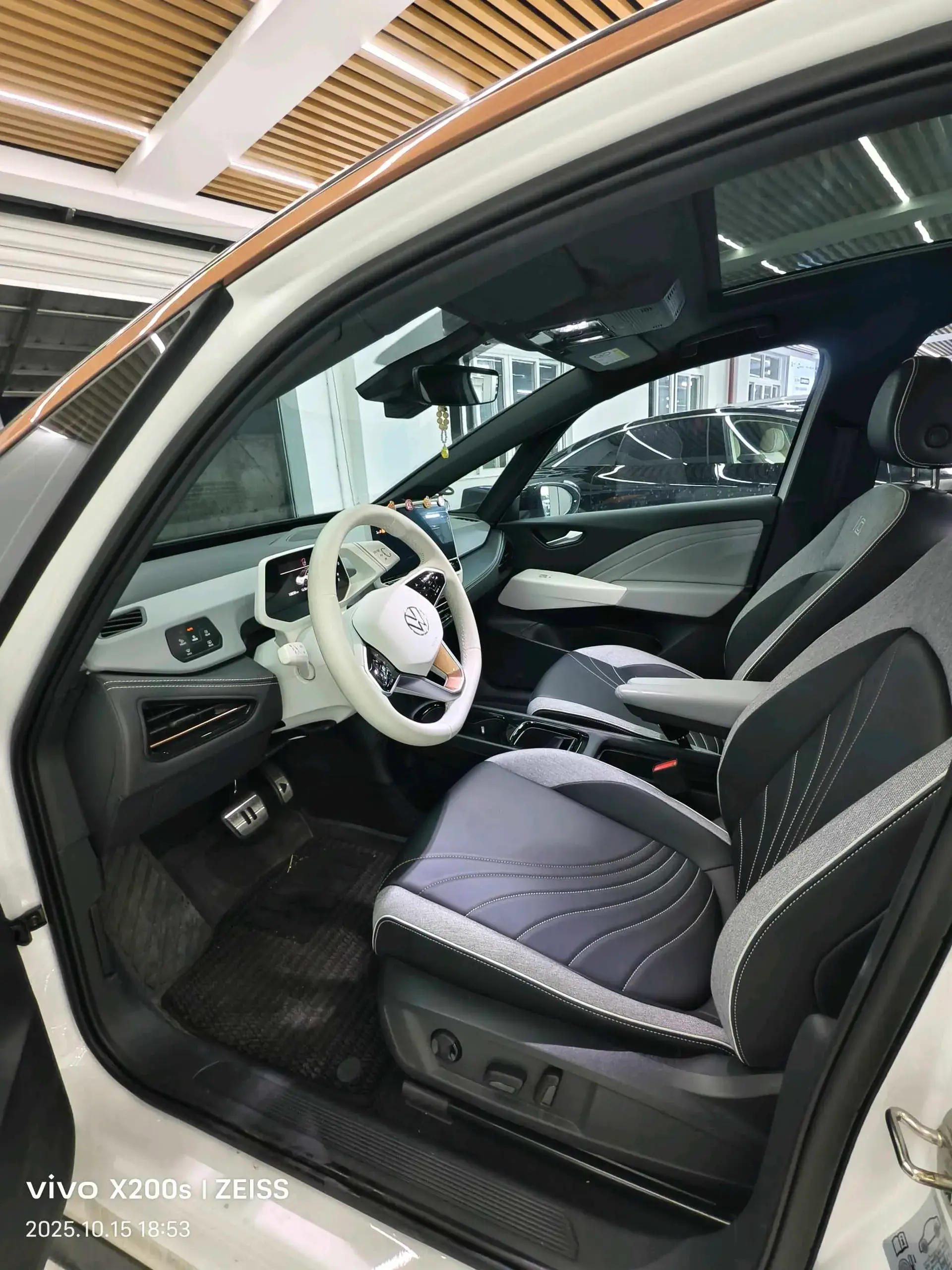 2024 VOLKSWAGEN ID.3 thumbnail 4