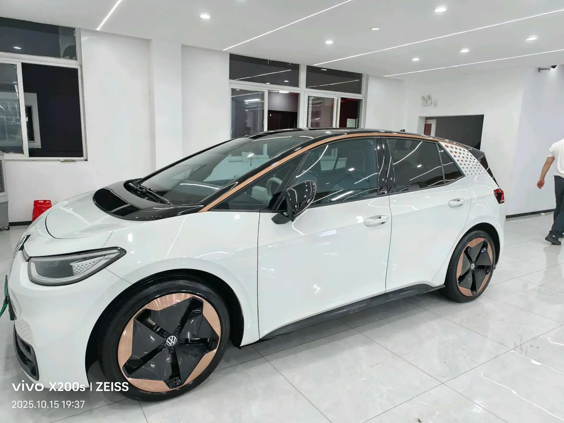 2024 VOLKSWAGEN ID.3 view 1