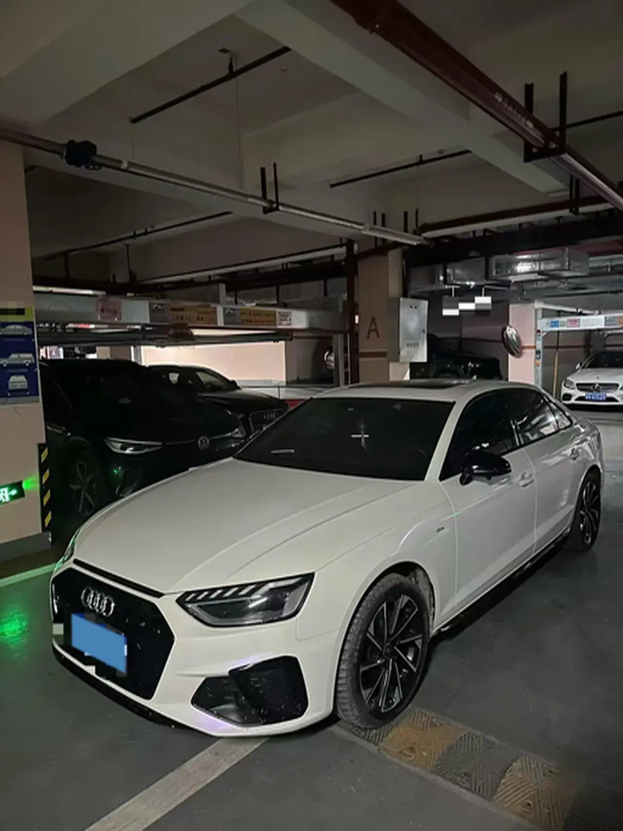 2023 AUDI A4L view 1