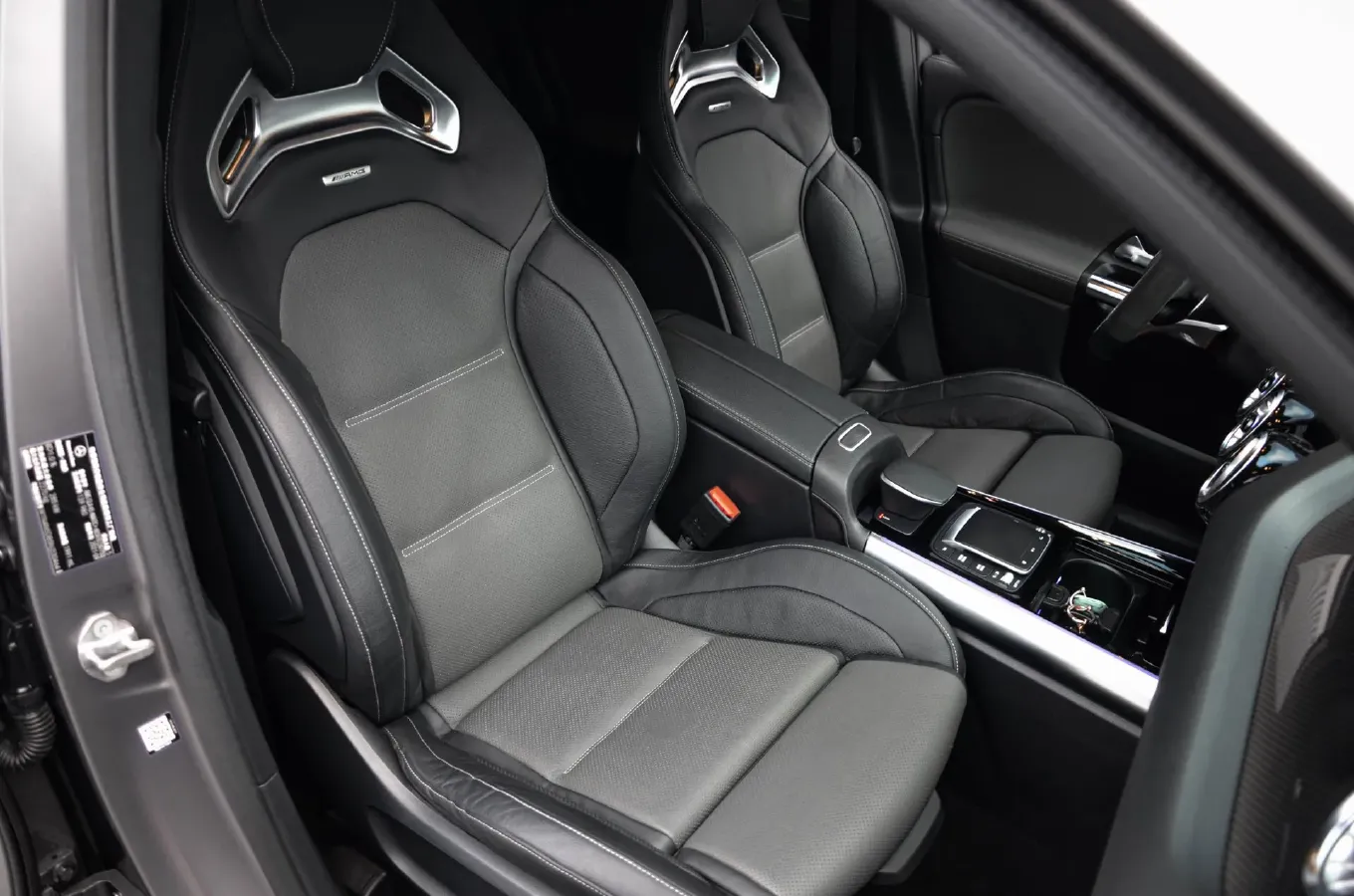 2021 Mercedes-Benz GLA AMG 2.0T 388HP L4 8DCT,autocango,china used car exporter,china ev exporter,chinese used car exporter,chinese used ev exporter