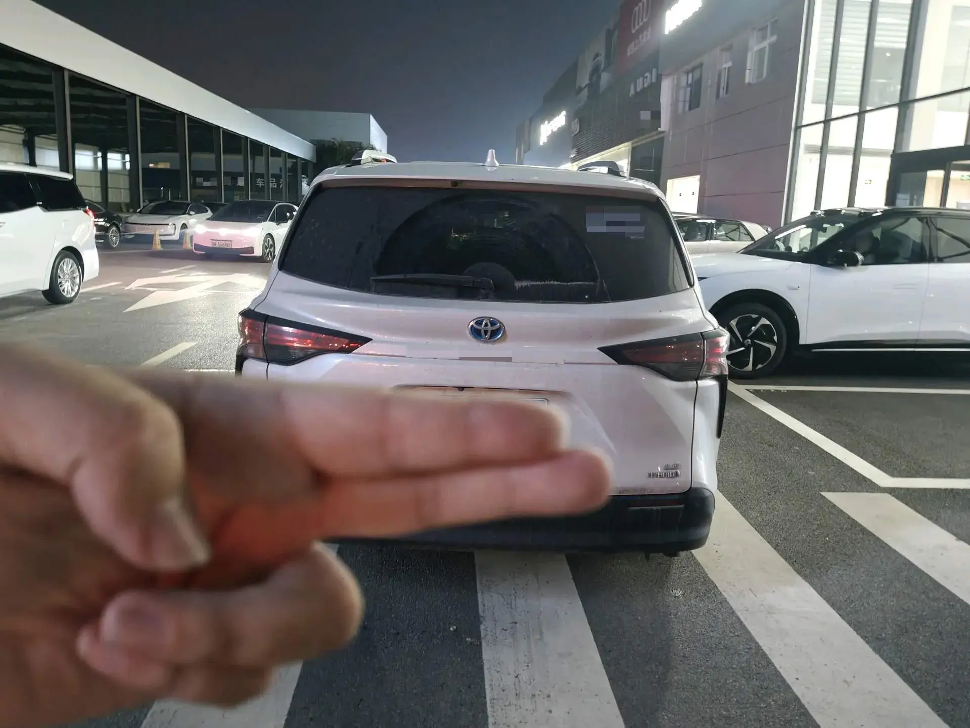 2023 TOYOTA SIENNA thumbnail 4