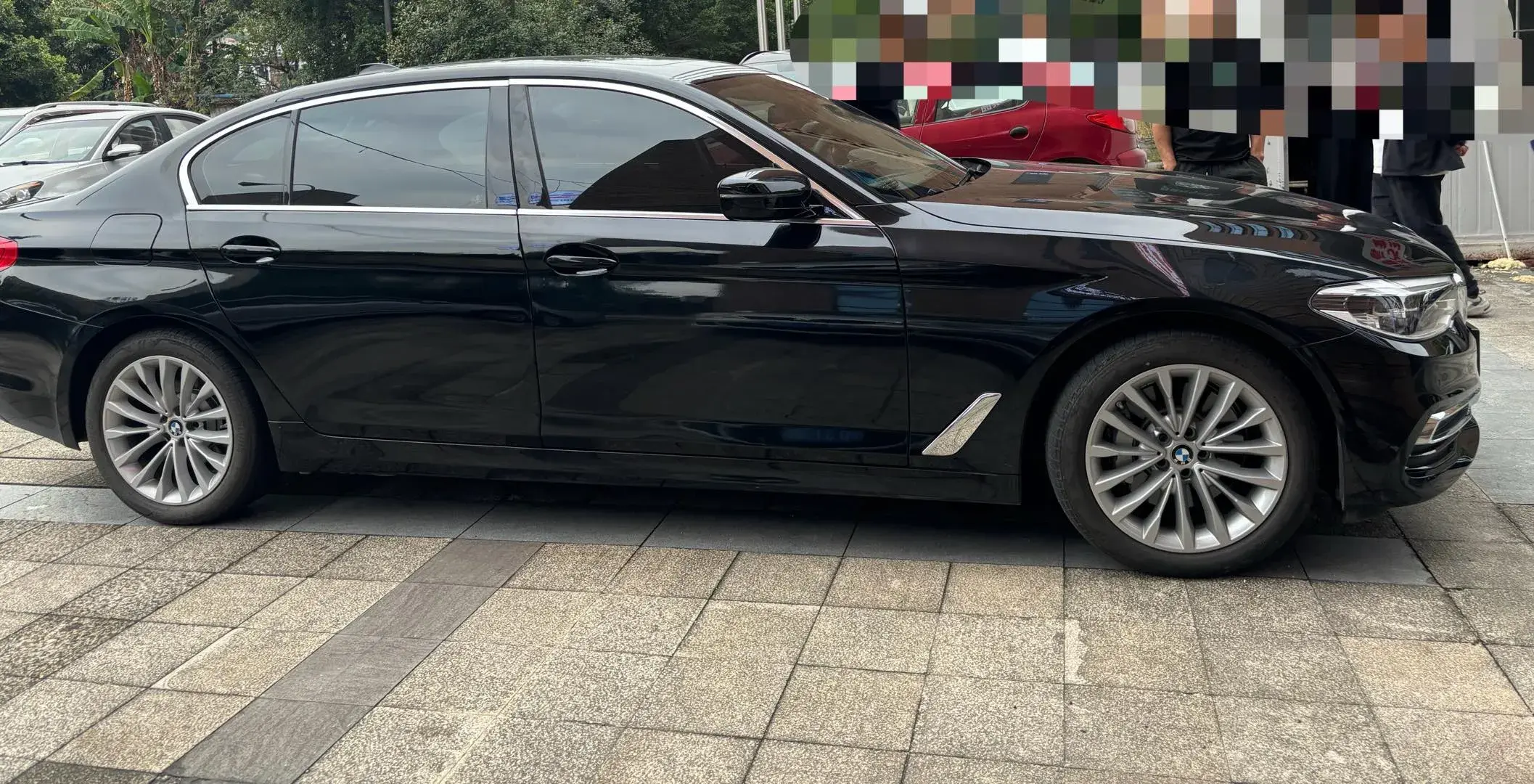 2020 BMW 5 thumbnail 3