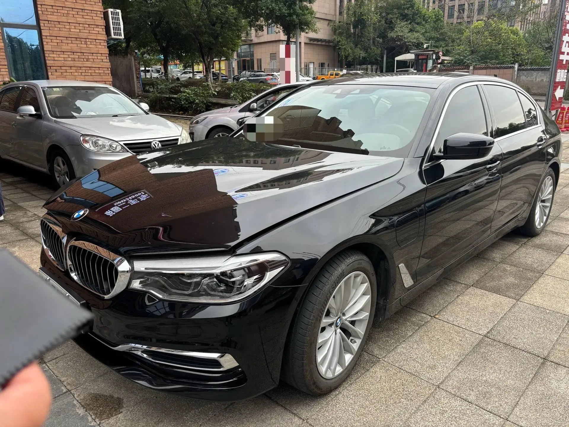 2020 BMW 5 view 1