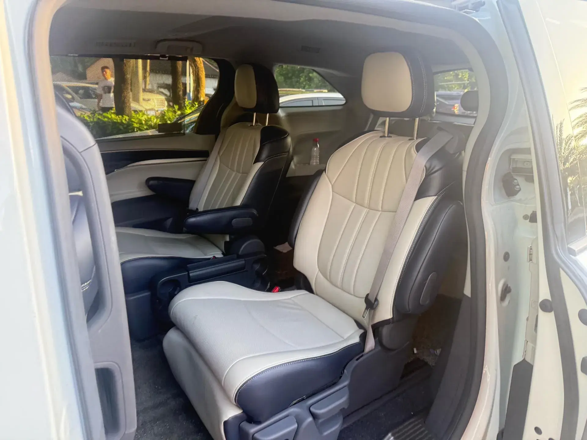 2023 TOYOTA SIENNA thumbnail 4