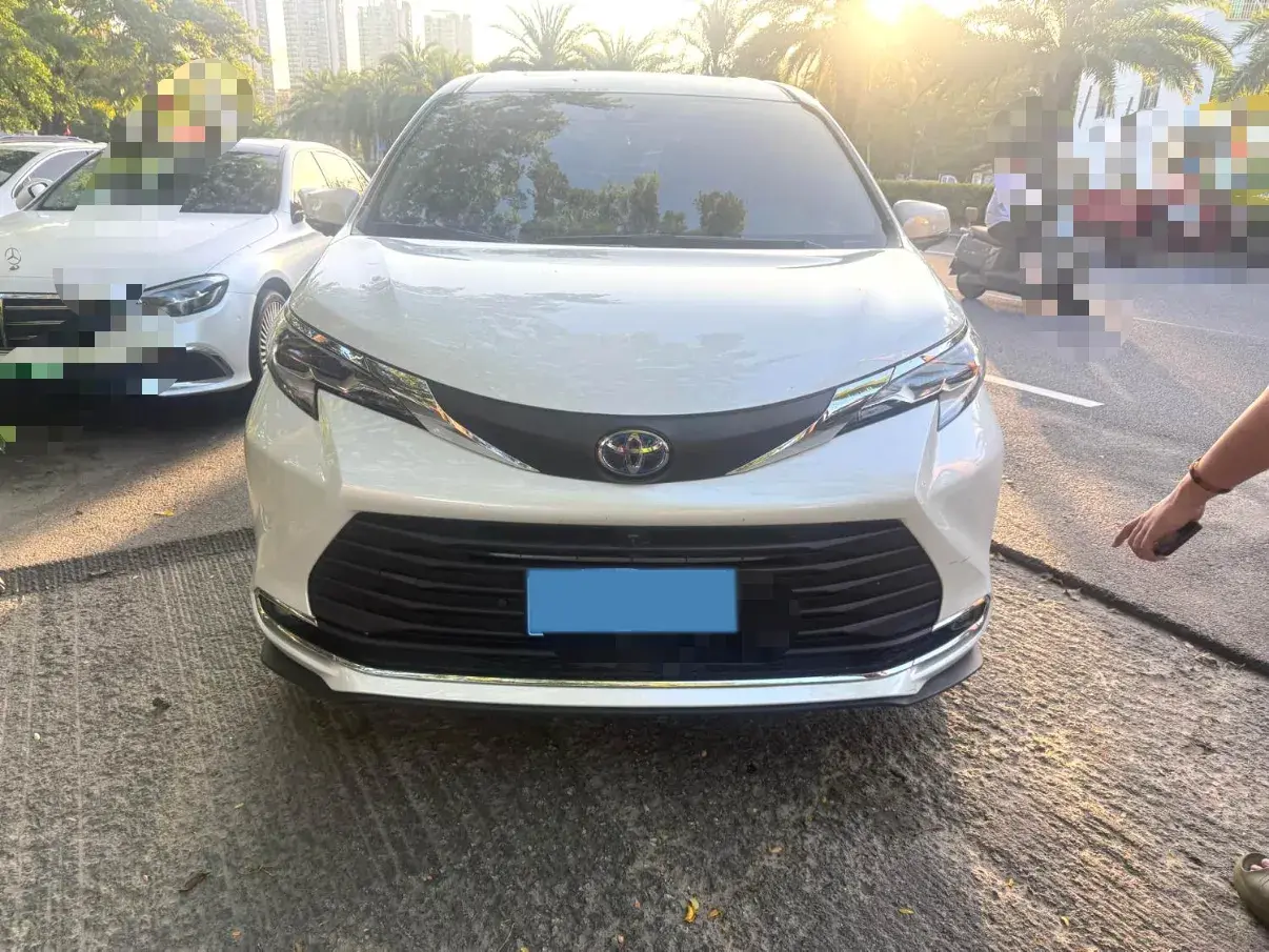 2023 TOYOTA SIENNA thumbnail 2