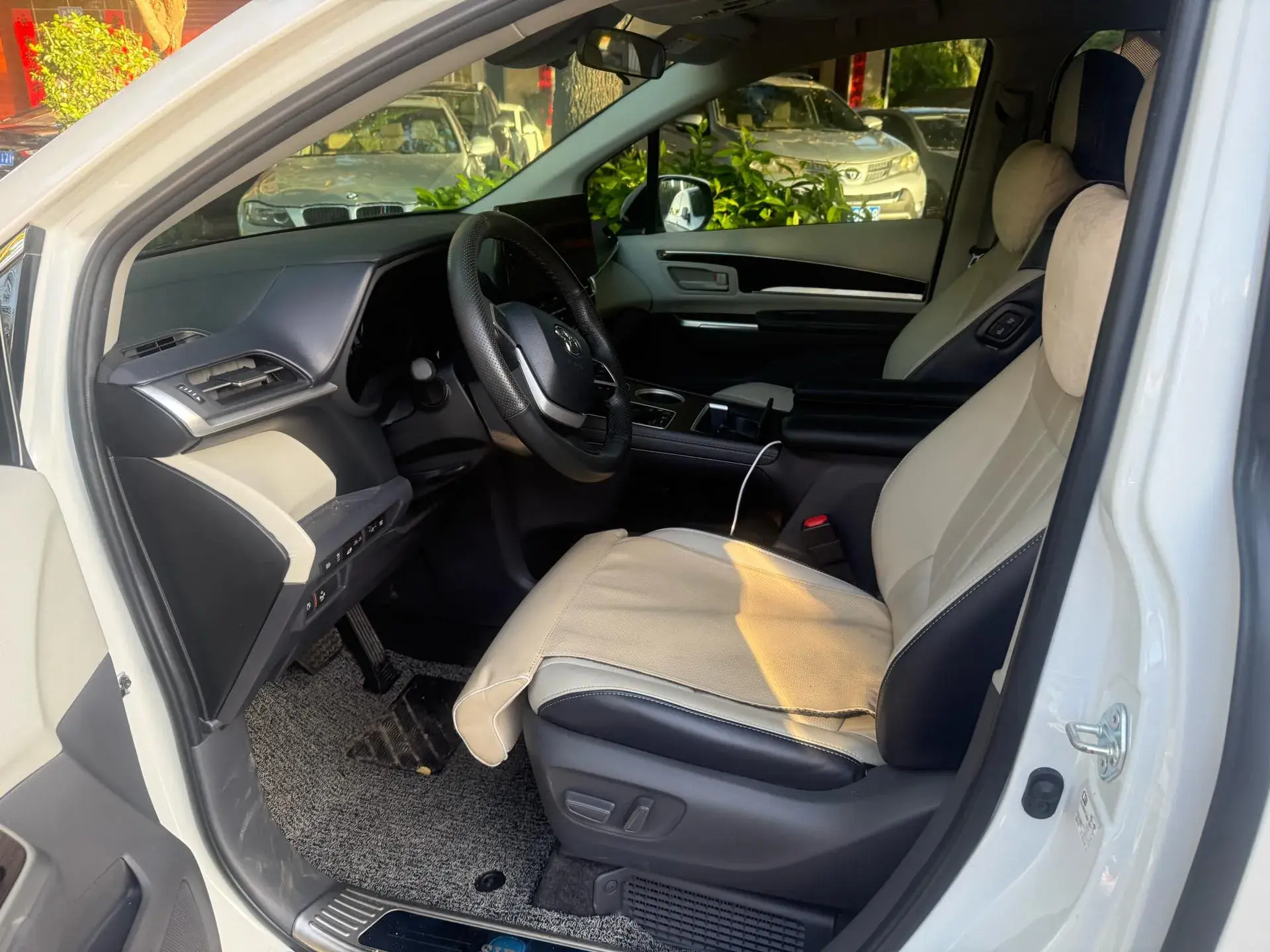 2023 TOYOTA SIENNA thumbnail 3