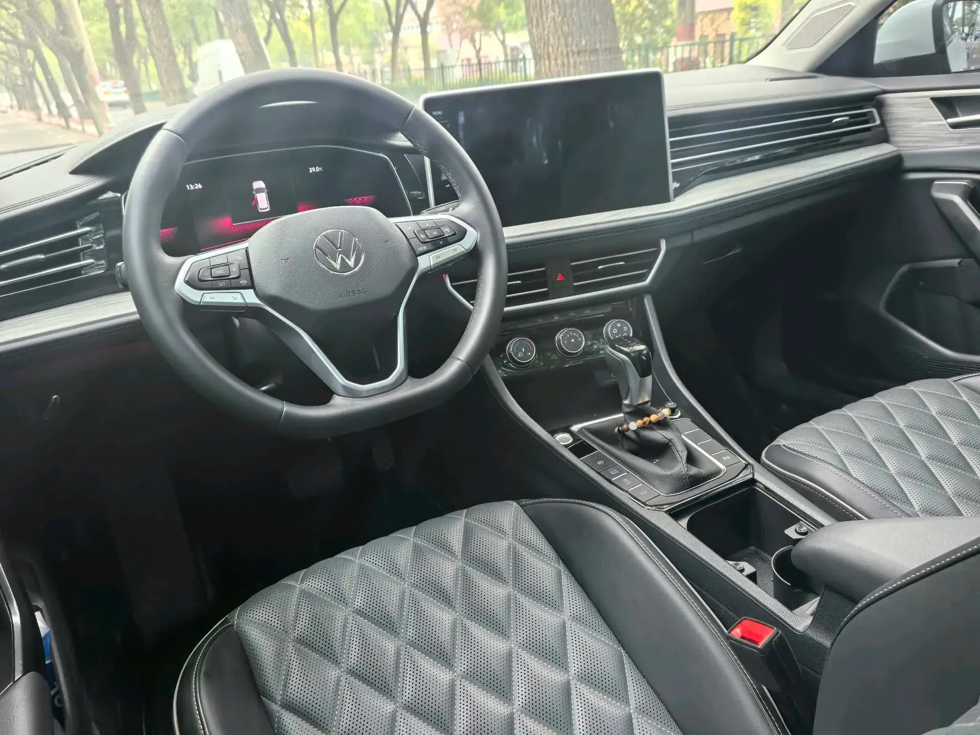 2023 VOLKSWAGEN SAGITAR thumbnail 4