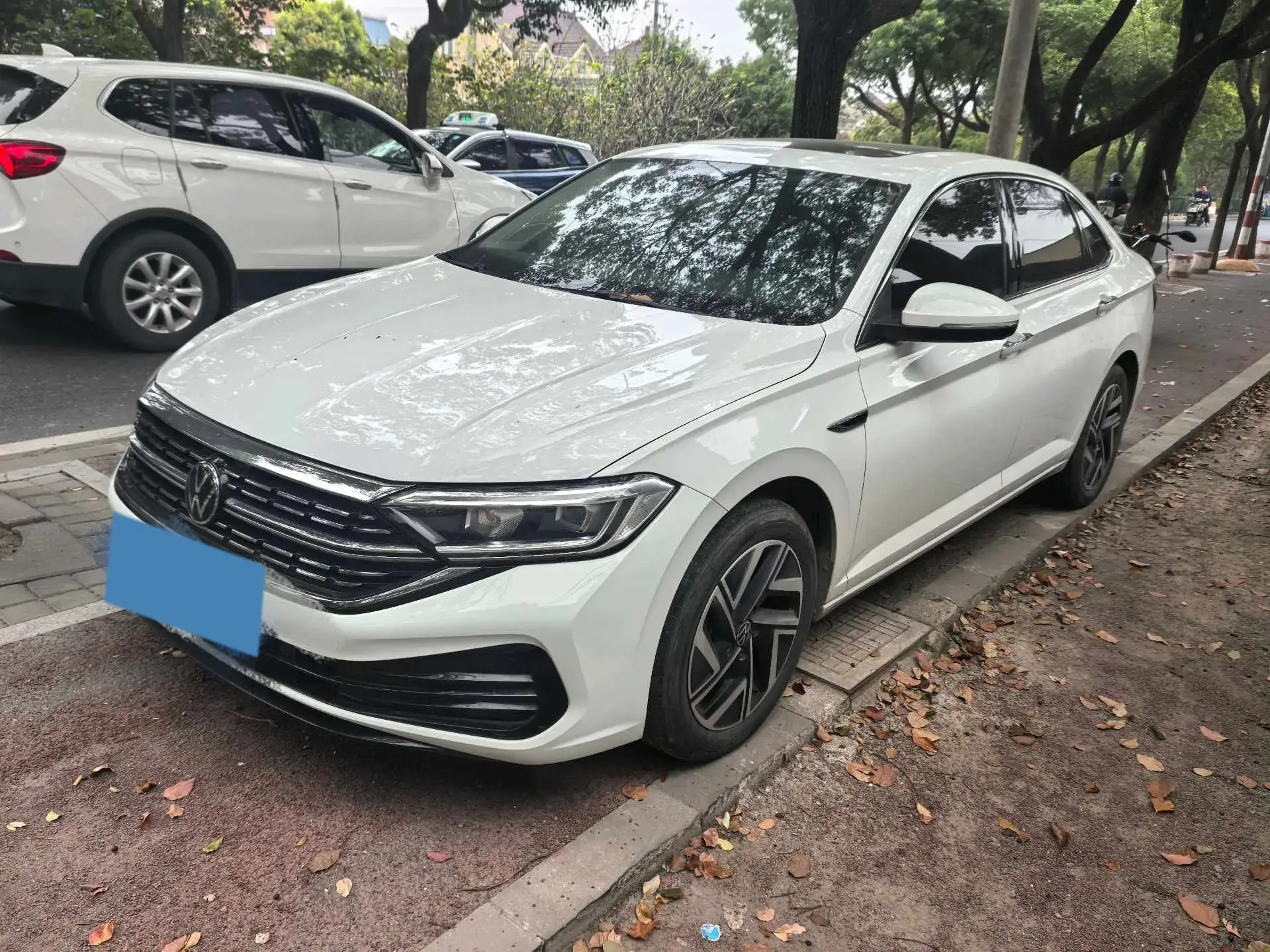 2023 VOLKSWAGEN SAGITAR view 1