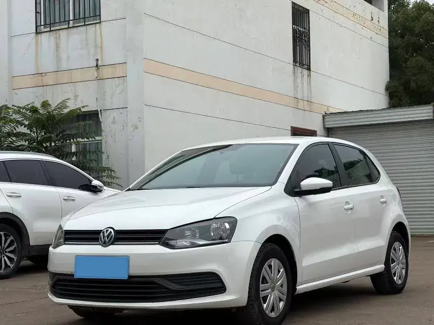2016 VOLKSWAGEN POLO view 1