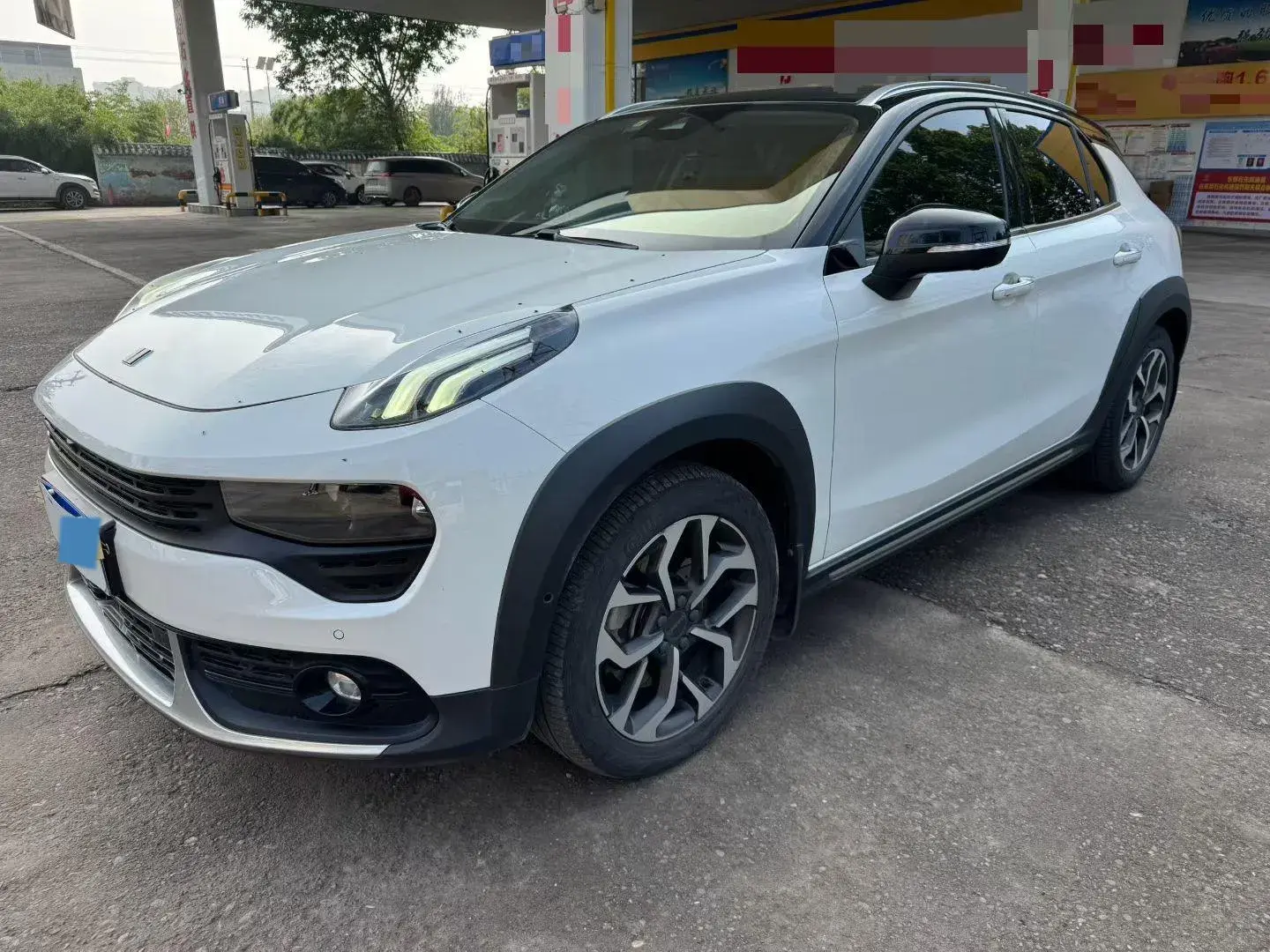 2018 LYNK&CO 02 view 1