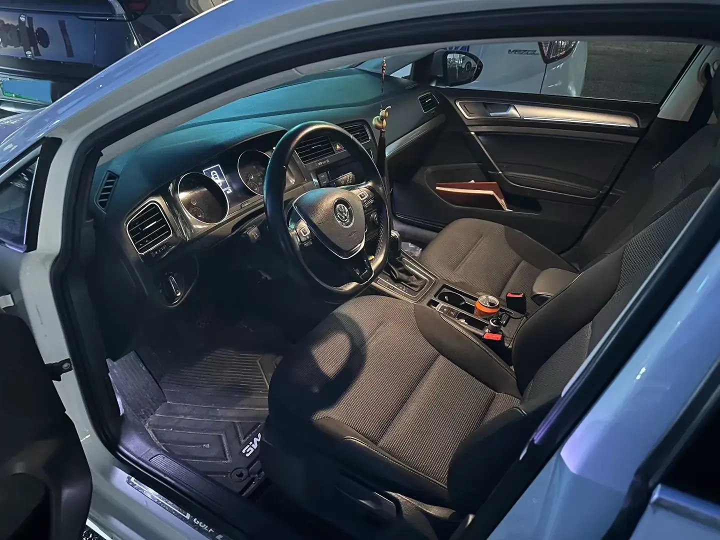 2019 VOLKSWAGEN GOLF thumbnail 4