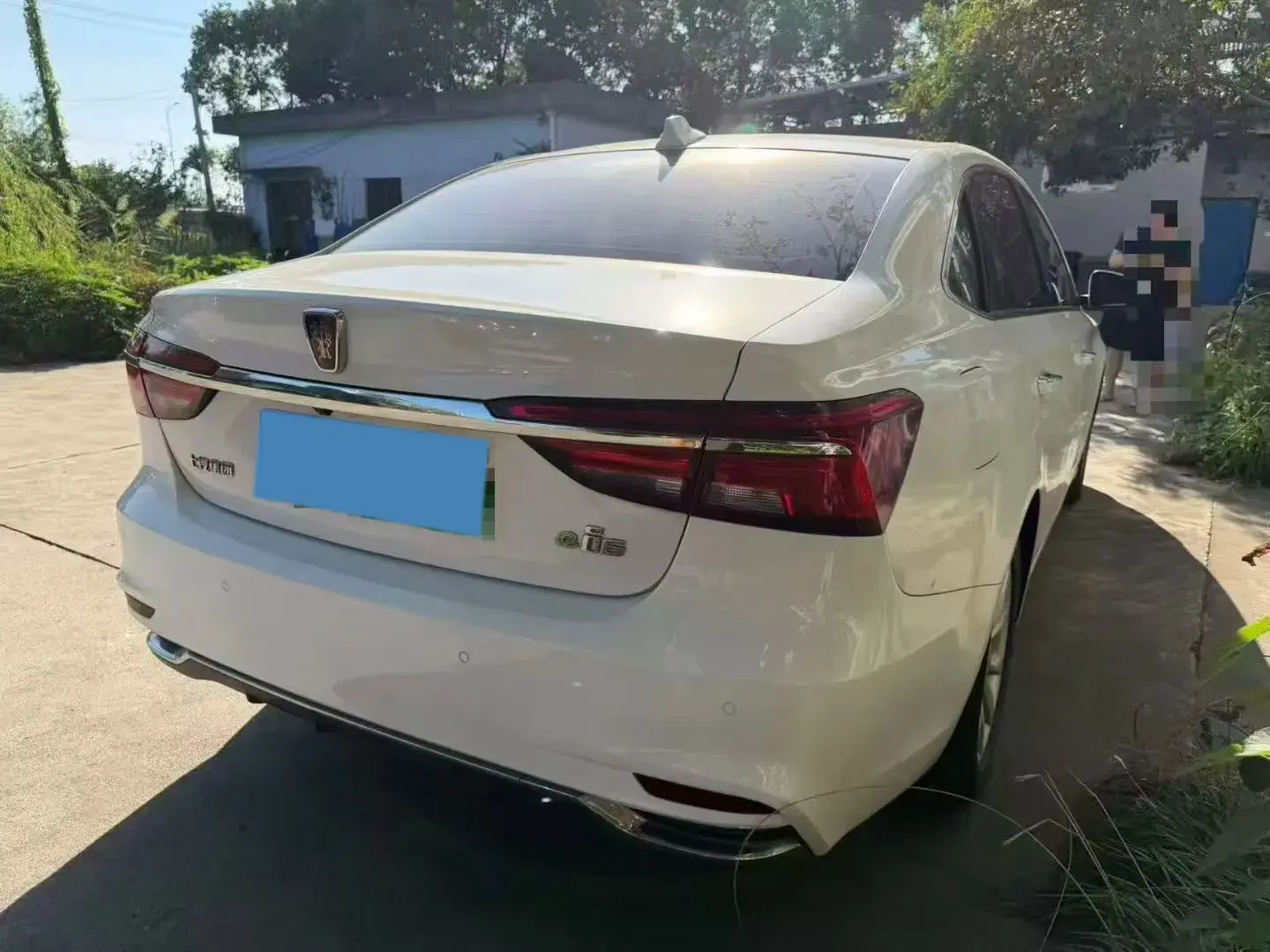 2017 ROEWE I6 thumbnail 2