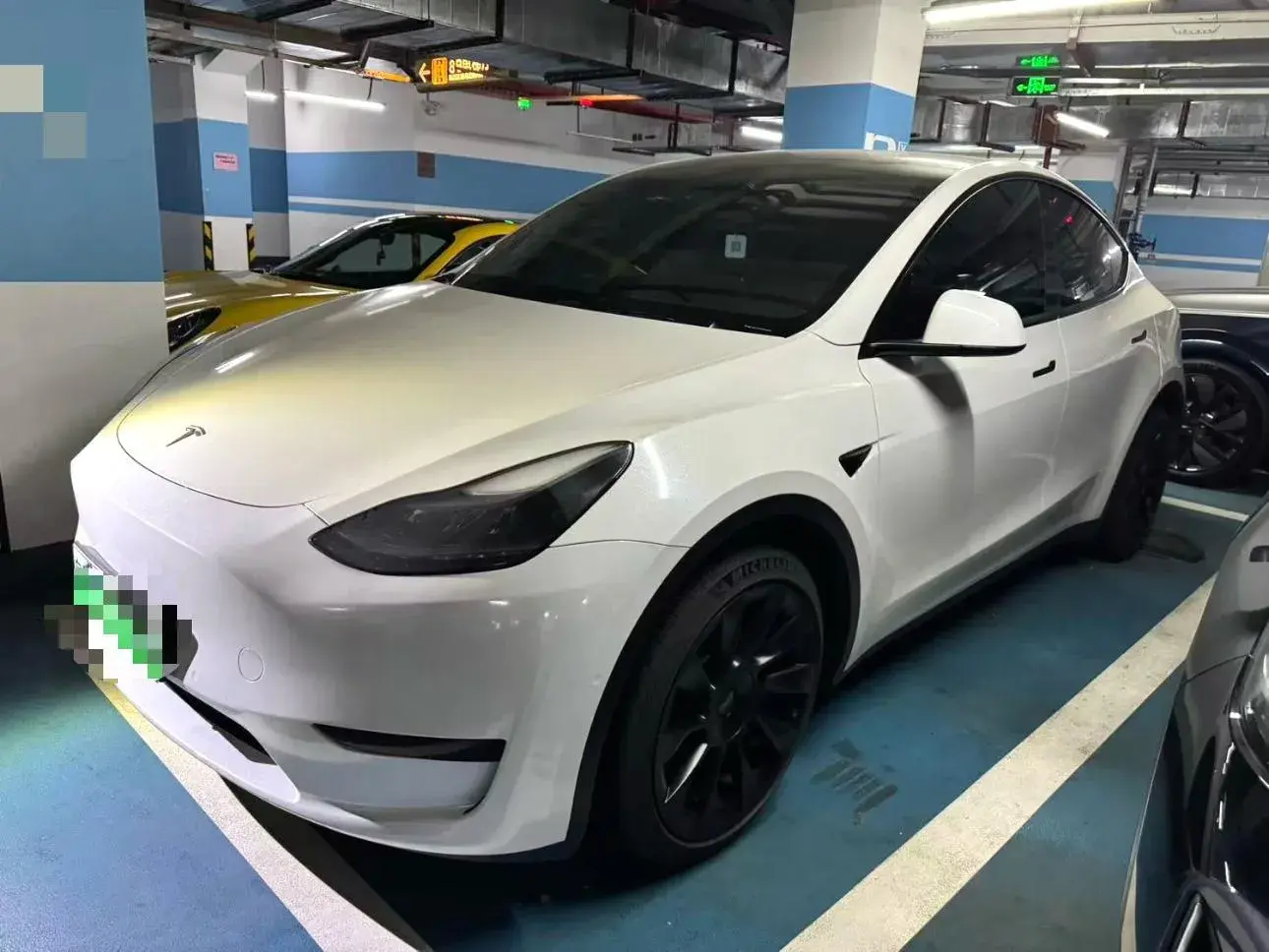 2022 TESLA MODEL view 1