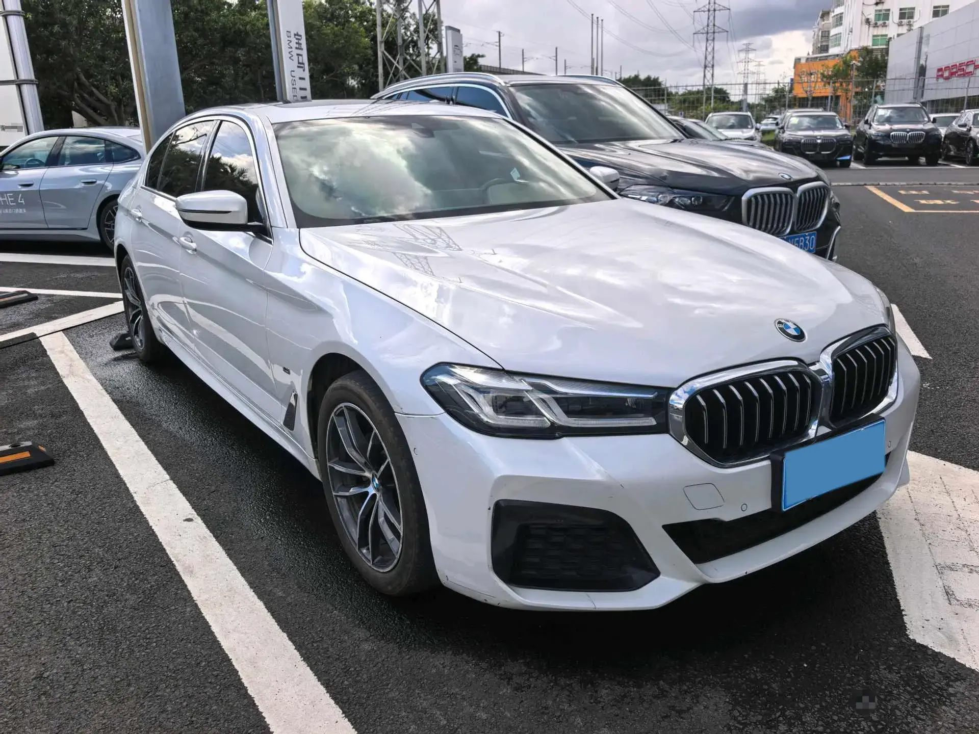 2021 BMW 5 thumbnail 2