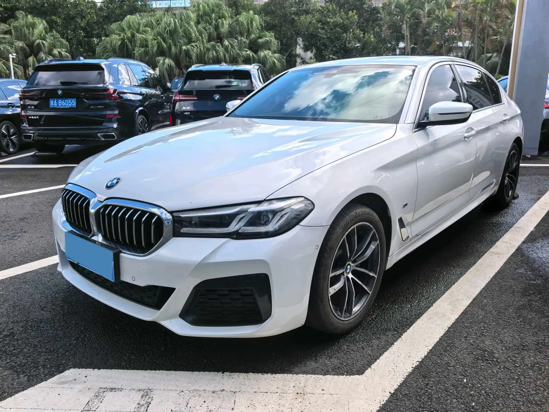 2021 BMW 5 view 1