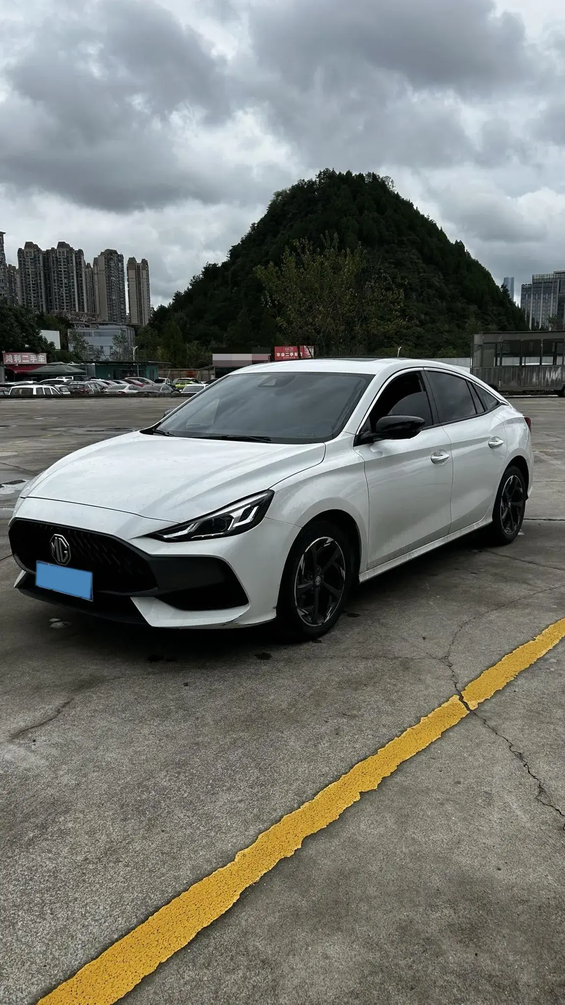 2022 MG 5 view 1