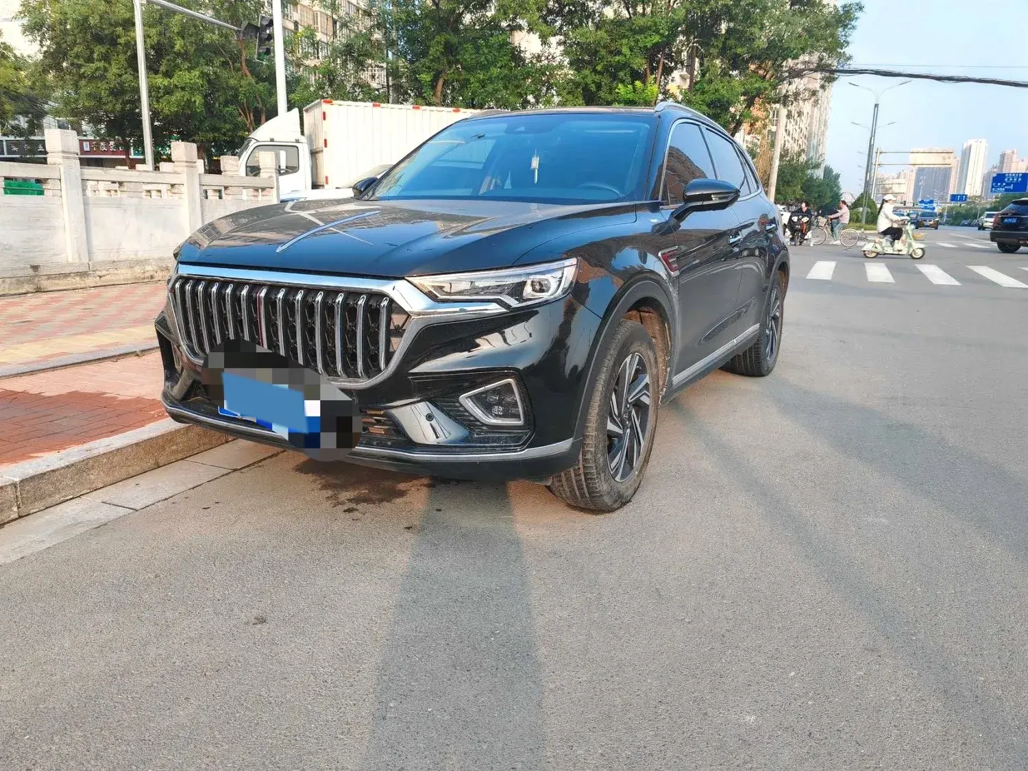 2022 HONGQI HS5 view 1