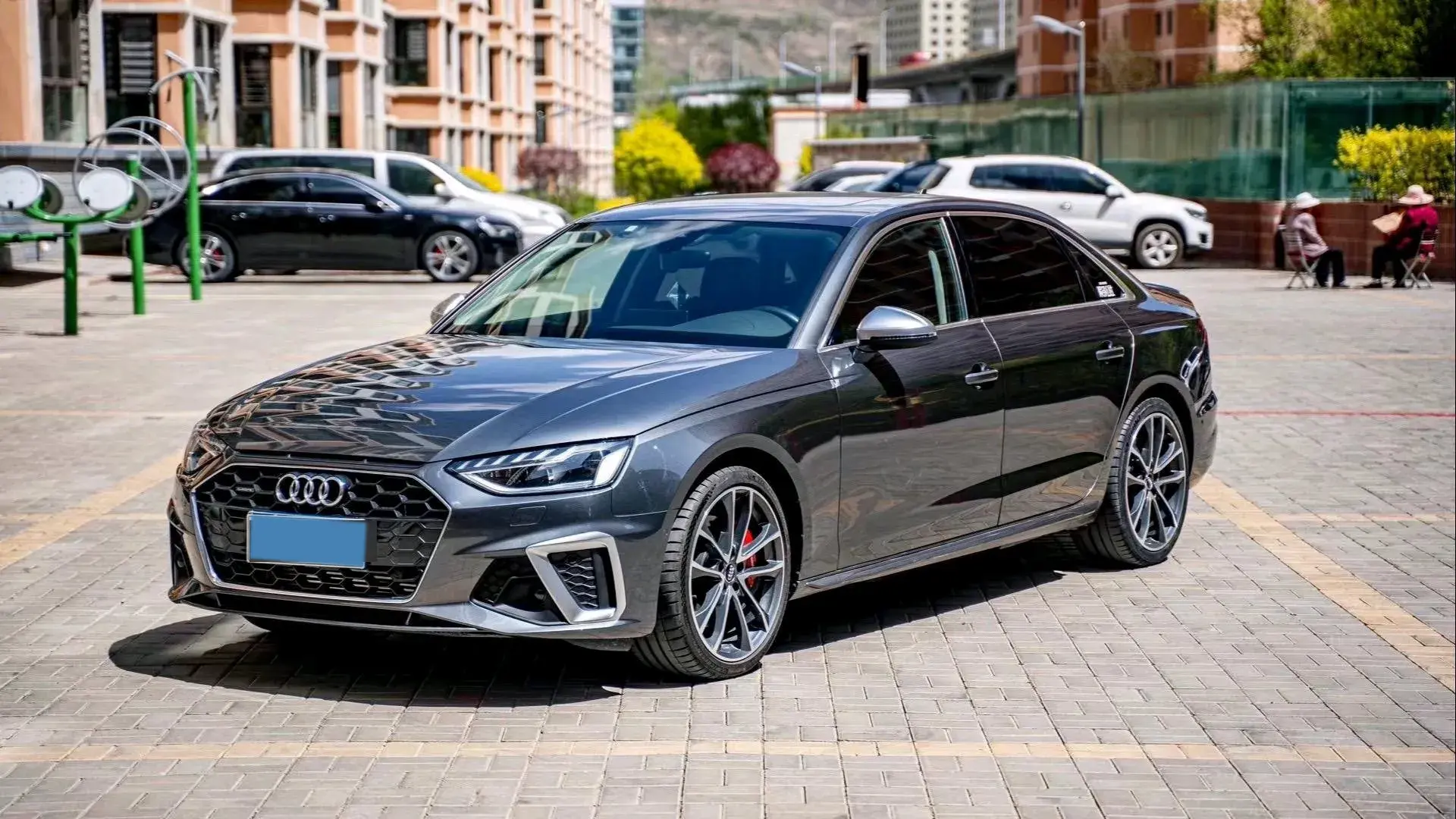 2020 AUDI A4L view 1